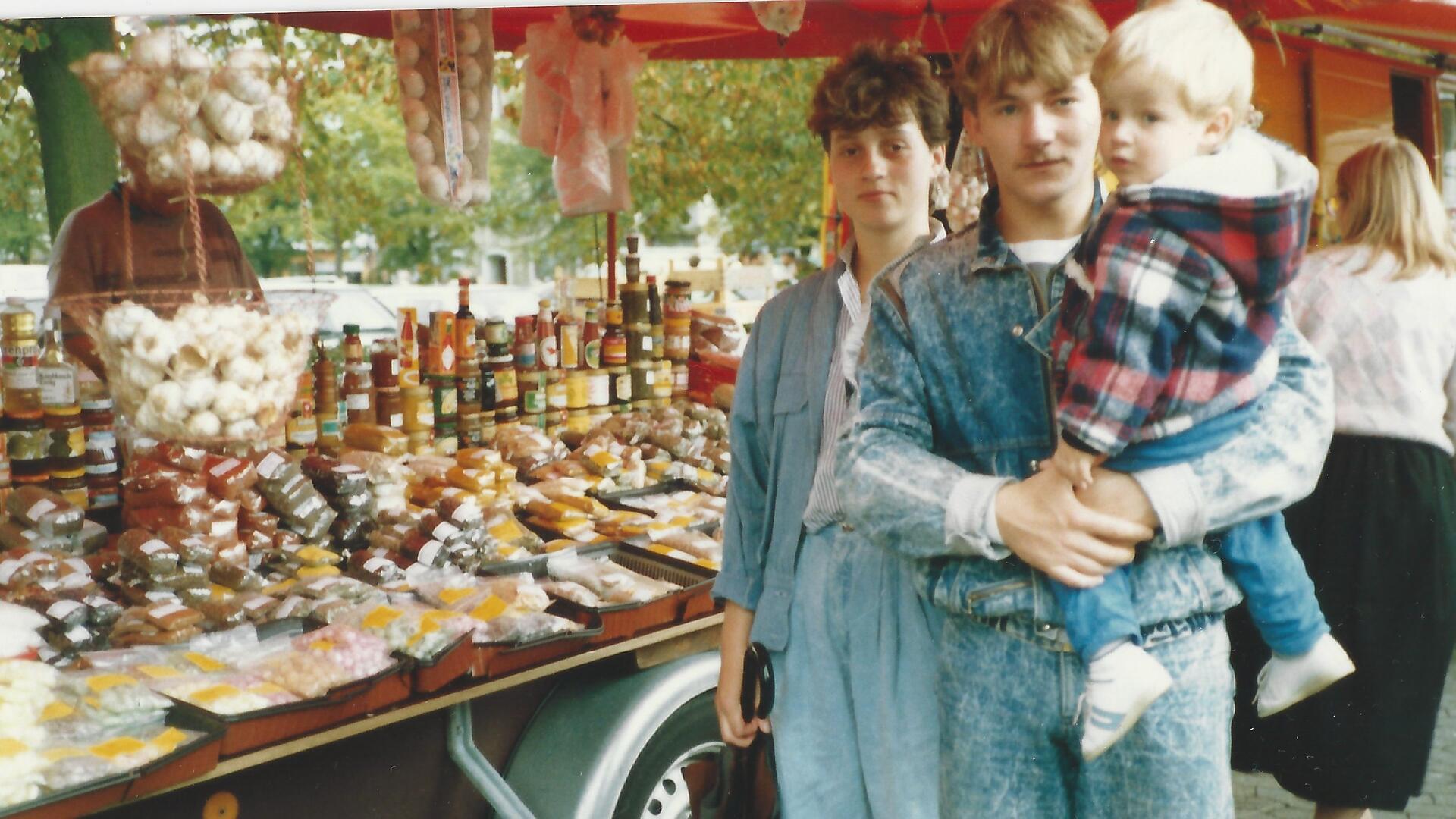 Als die Bellmanns 1989 aus der DDR fliehen, steht ihnen in Bremerhaven eine besondere Familie bei. Ihre Geschichte zeigt Mut und Menschlichkeit.