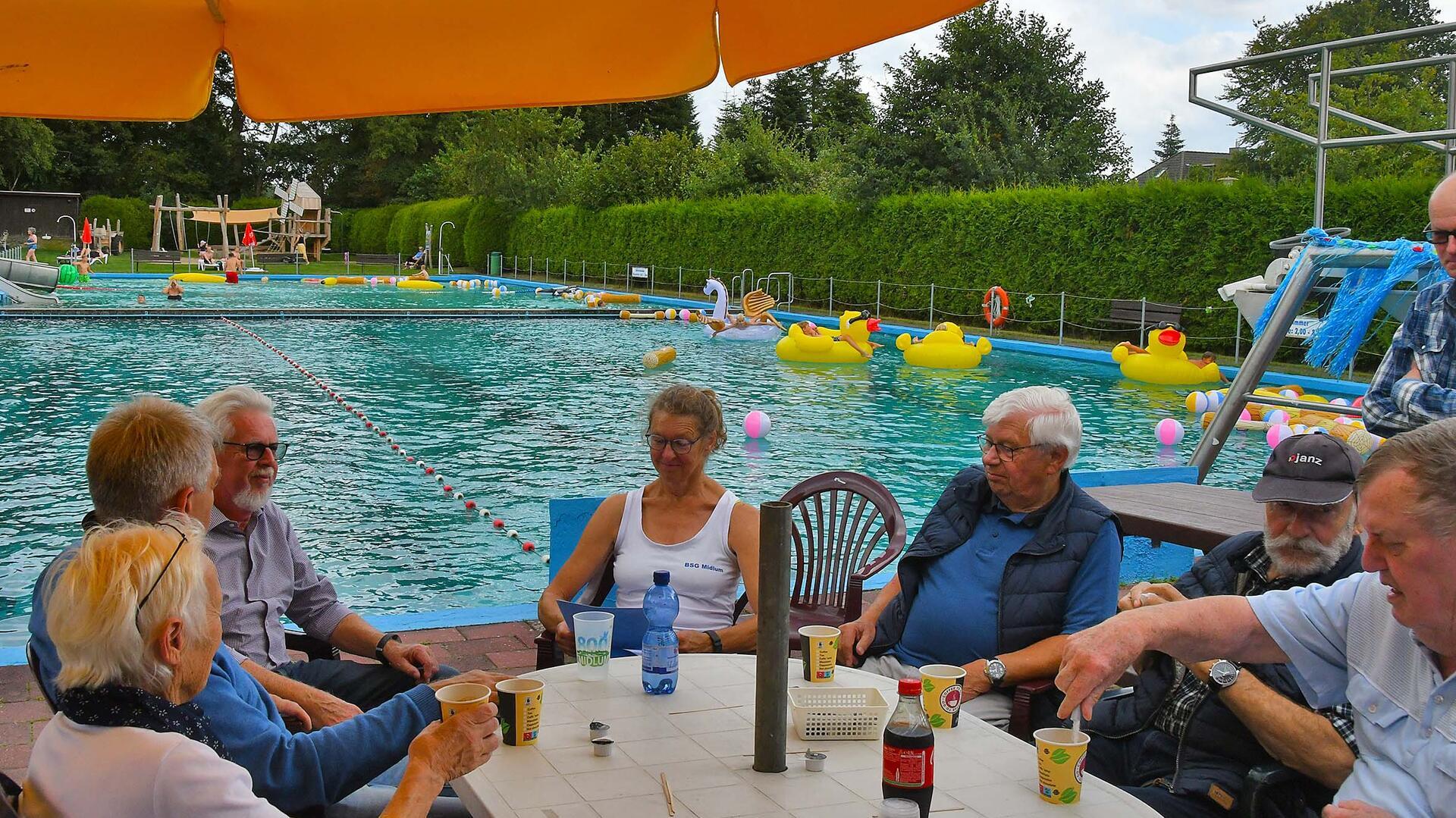 265 Gäste machten die Freibadparty in Midlum zum vollen Erfolg.