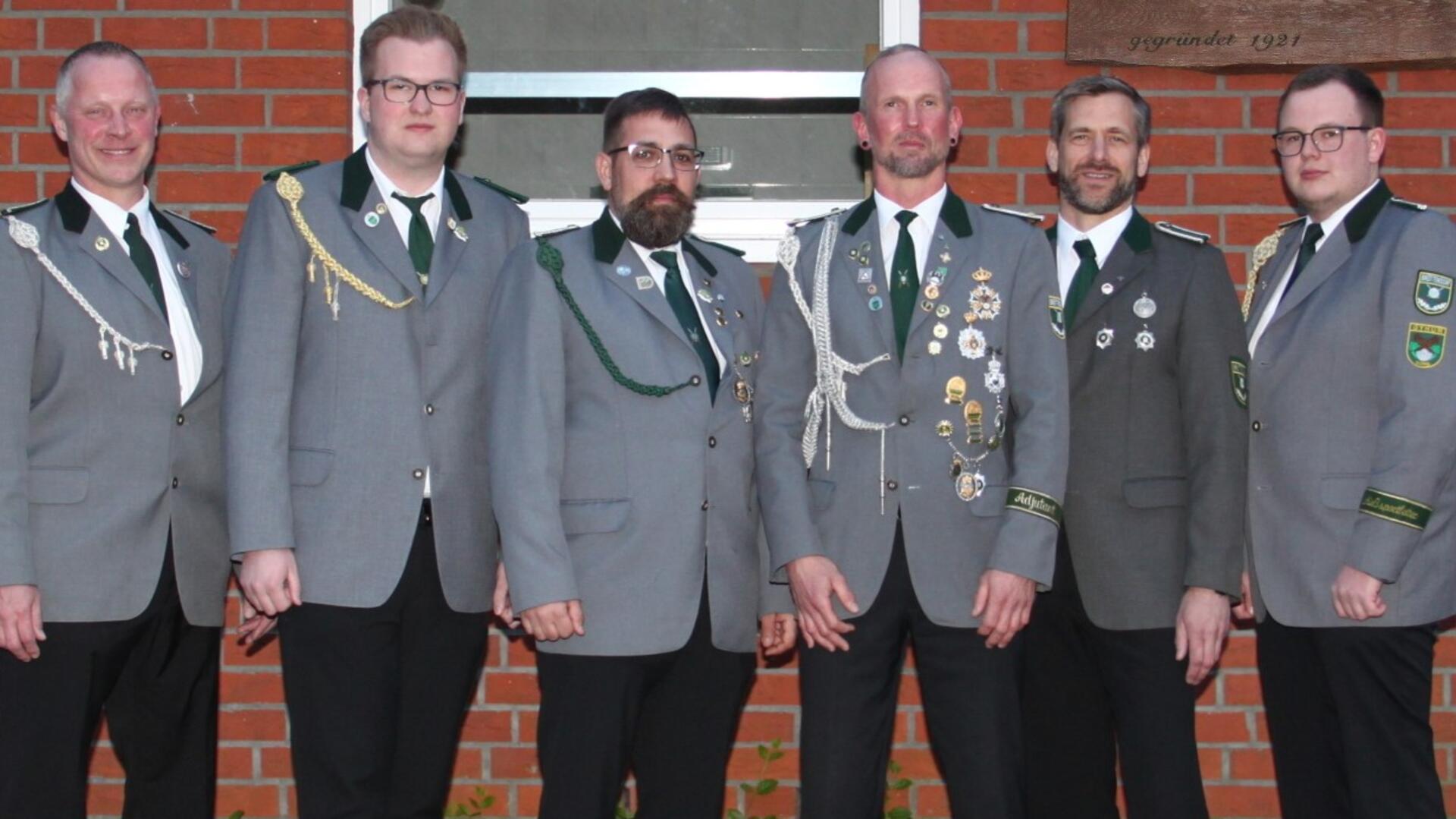 Adjutant Heiko von Salzen, Schriftwart Jan Klie, Kassenwart Stefan Pursche, Präsident Sven Harms, der stellvertretende Präsident Björn Cordes sowie Sportleiter Marvin Wellenbrock (von links).