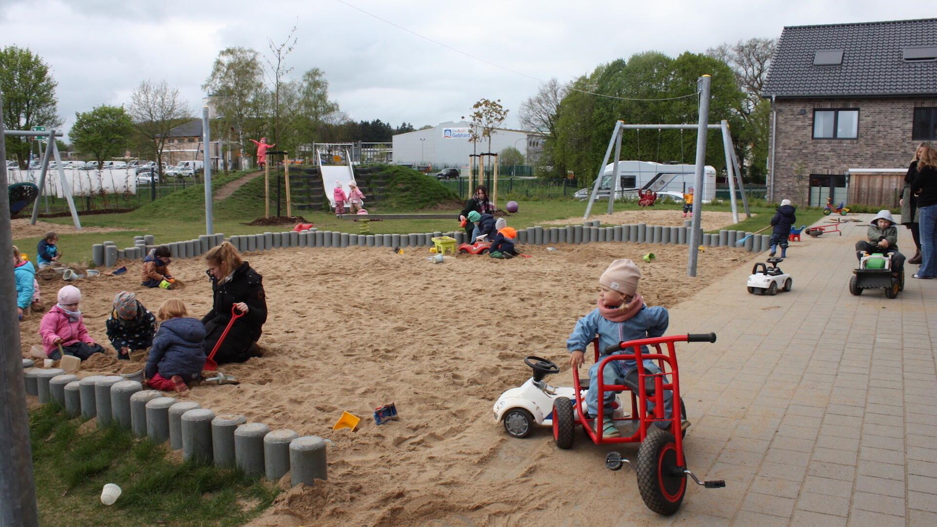 Alleine für den neuen Kindergarten „Dachsbau“ in Hagen wurden zehn neue Mitarbeiter und Mitarbeiterinnen eingestellt. 