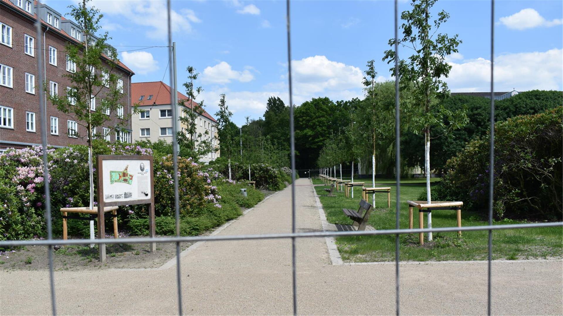 Der Waldemar-Becké-Platz in Bremerhaven hinter einer Absperrung