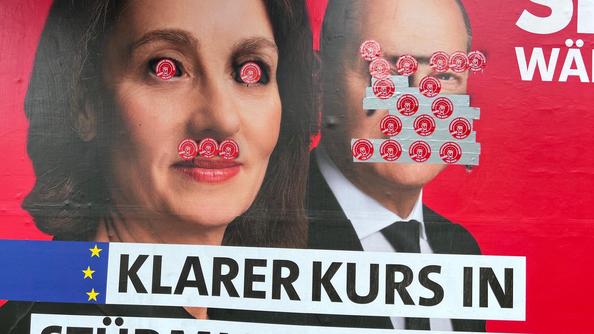 Beschädigtes Wahlplakat