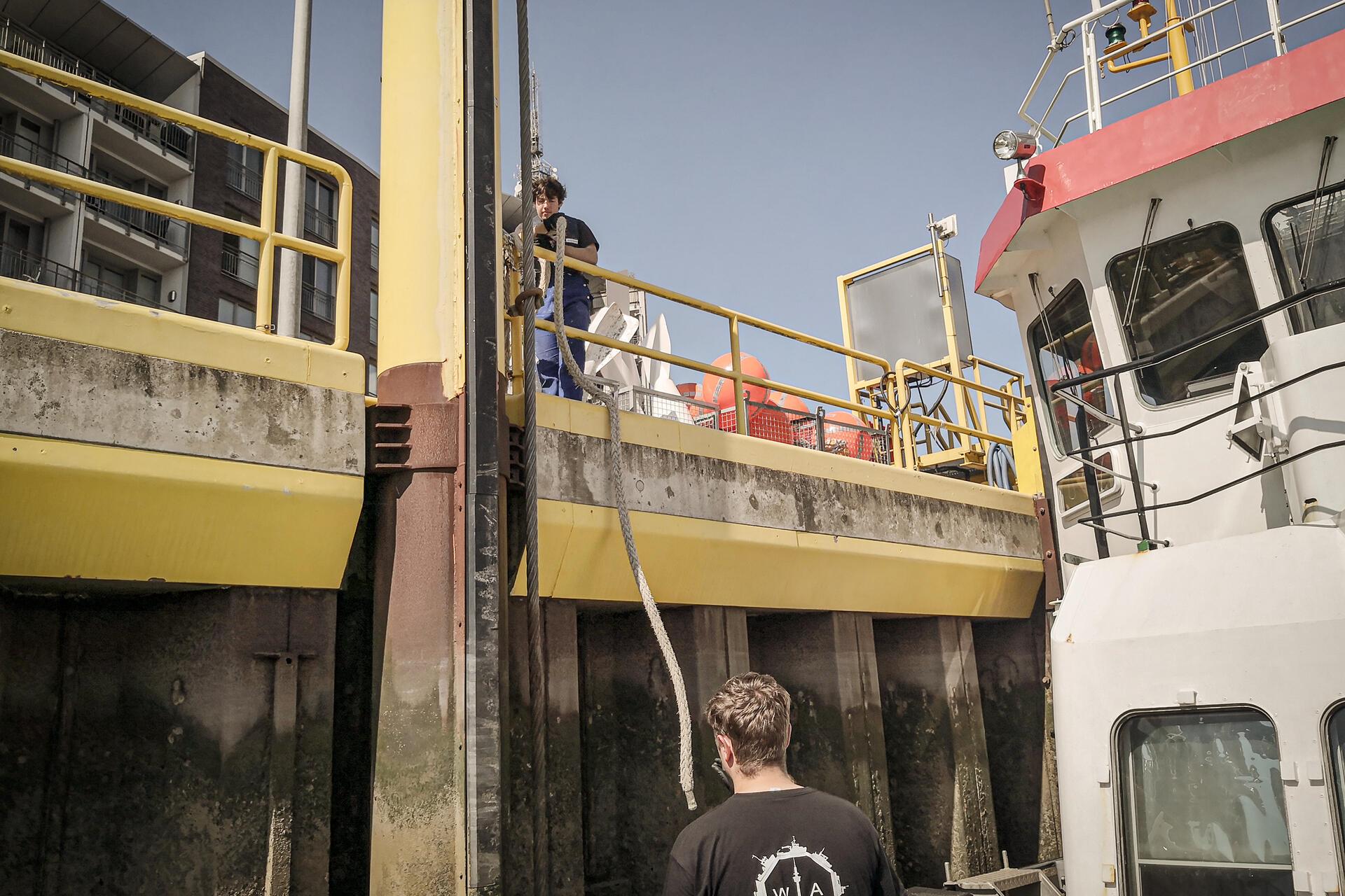 Alte Weser - 60 Jahre im Dienst - Zurück in Bremerhaven - Festmachen an der Kaje...