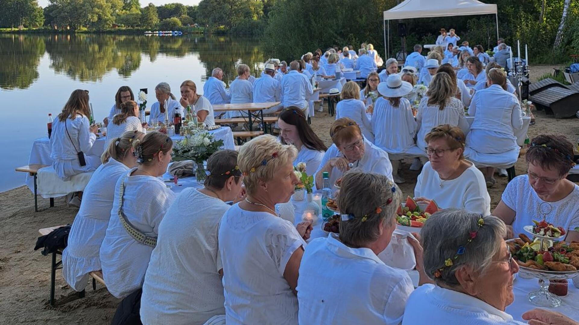 Am Freitag, 6. September, findet wieder ein Dinner in Weiß am Vörder See statt.