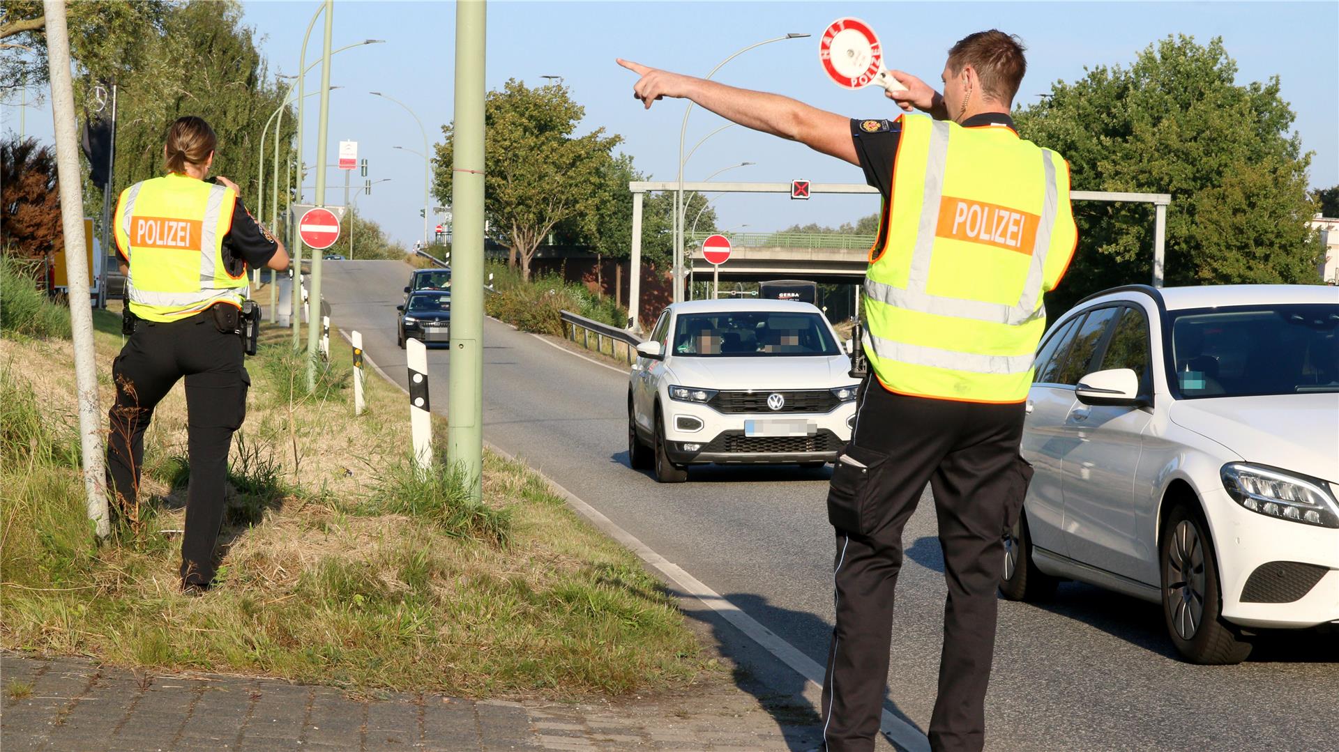 An der Grimsbystraße in Bremerhaven wurden am Freitag 160 Autos kontrolliert. 