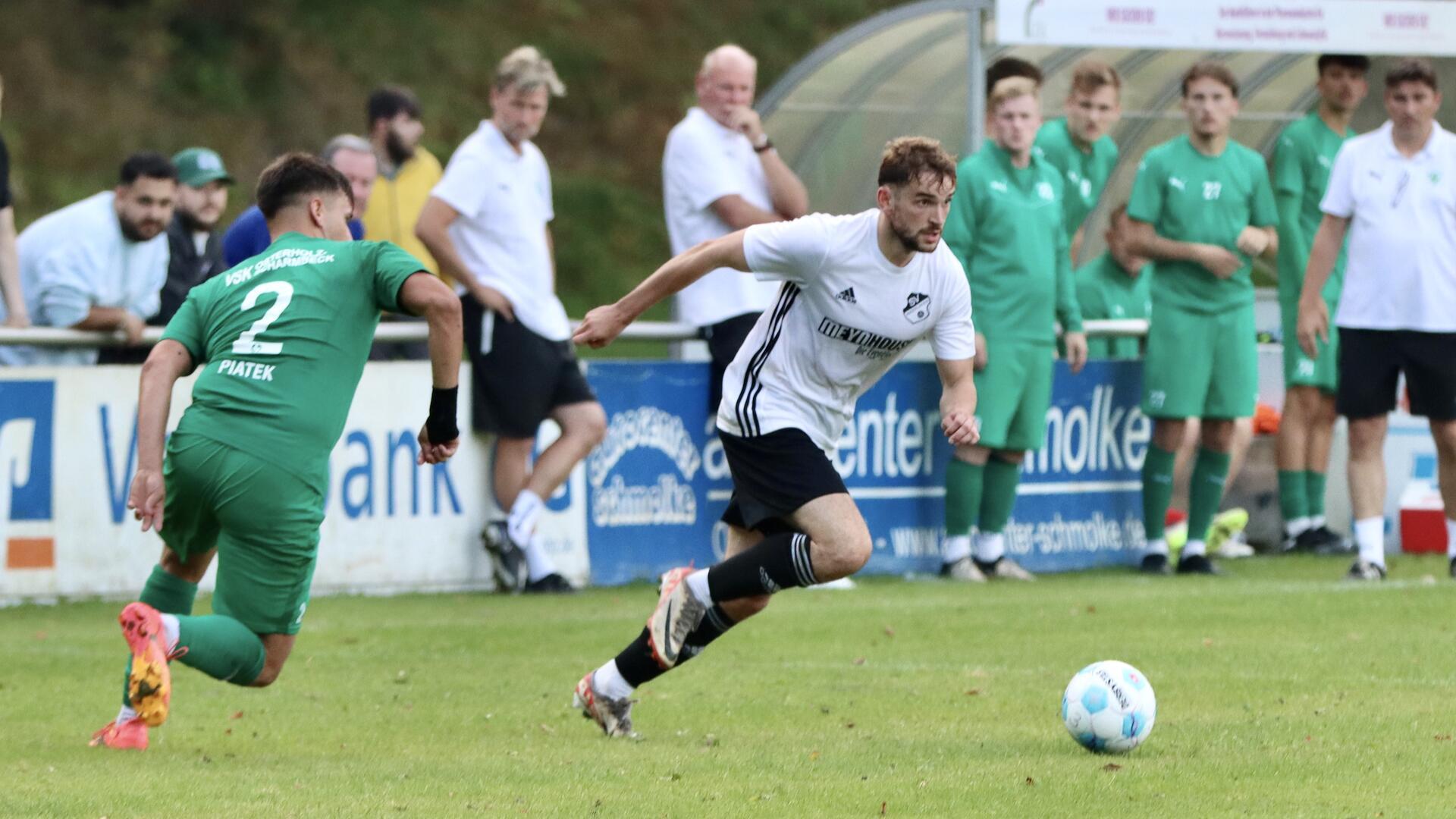 Anderlingens Offensivmann Brian Müller (r.) erzielte das 1:2-Anschlusstor.