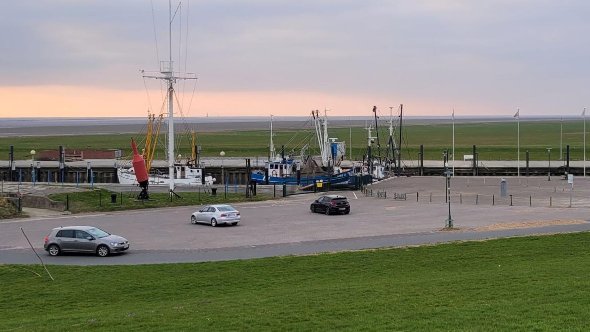 Parkfläche am Kutterhafen in Wremen