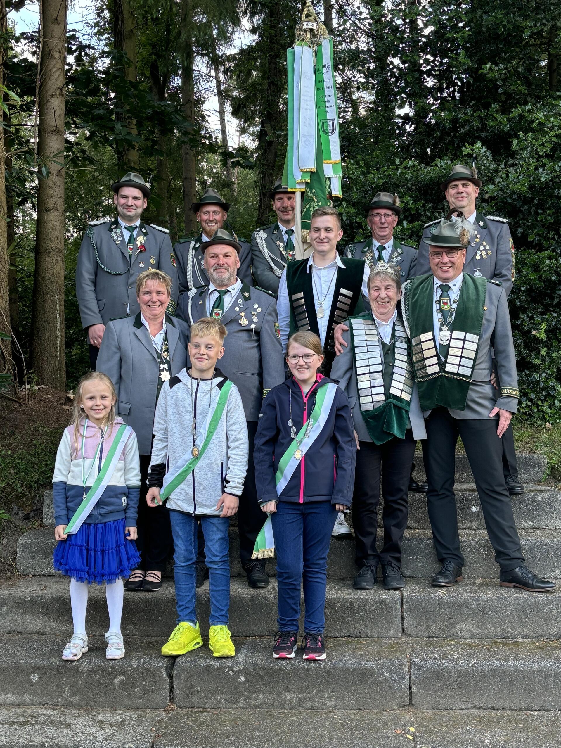 Auch bei der Krönung der neuen Majestäten herrschte beim Oeser Schützenfest beste Stimmung.