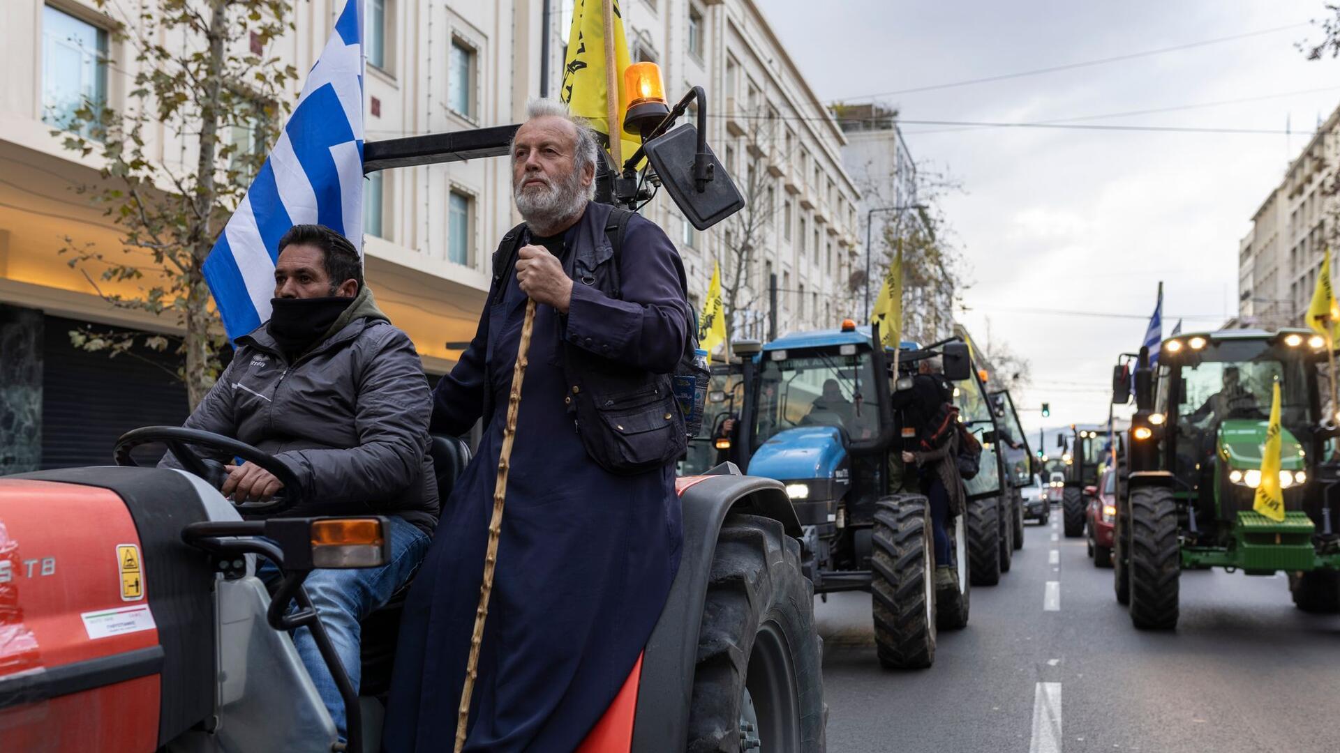 Auch in Griechenland demonstrieren die Landwirte und kommen dafür mit ihren Treckern bis nach Athen. Sie fordern niedrigere Treibstoff- und Düngemittelpreise und geringere Stromkosten.