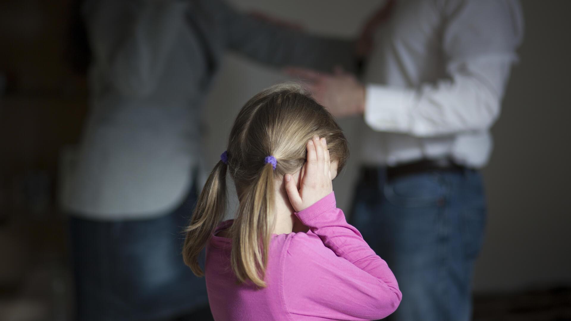 Auch wenn Eltern getrennte Wege gehen, sollten sie sich um ein faires Miteinander bemühen, damit die Kinder nicht leiden müssen.