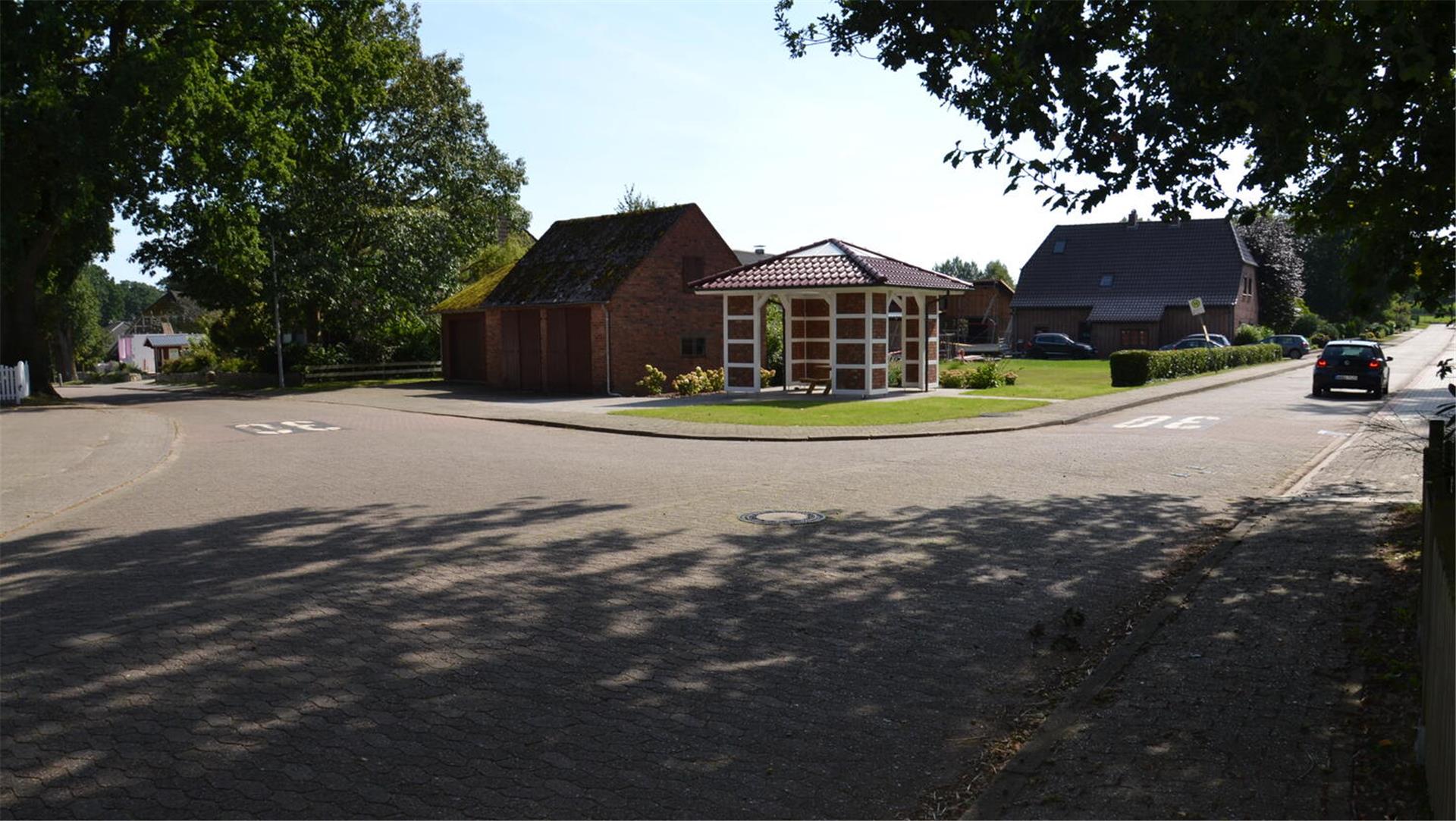 Auf dem Müller-Brauel-Weg (rechts) und der Straße Am Brink rollt der Verkehr durch in Brauel.