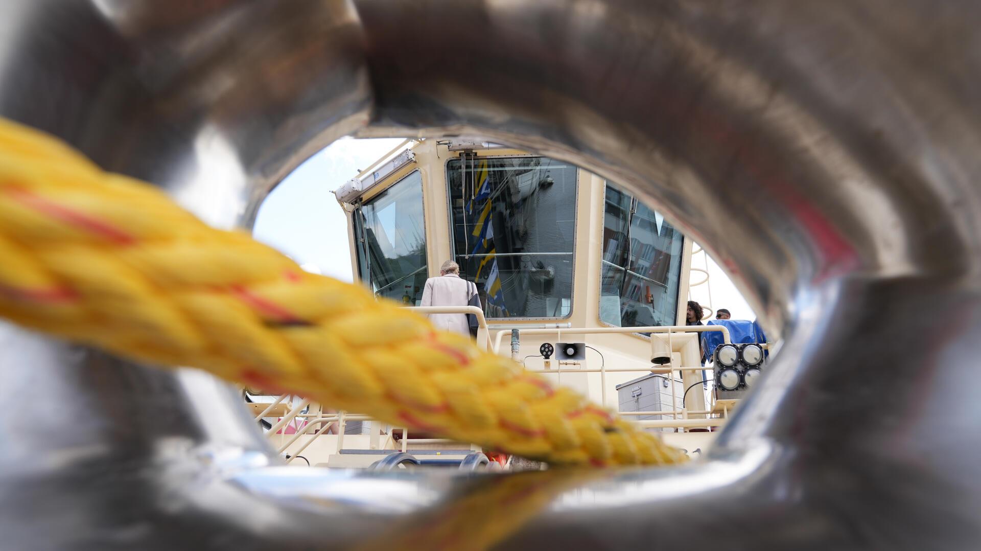 Auf dem Schlepper "Heimdal" auf den Maritimen Tagen 2024 in Bremerhaven ergeben ...