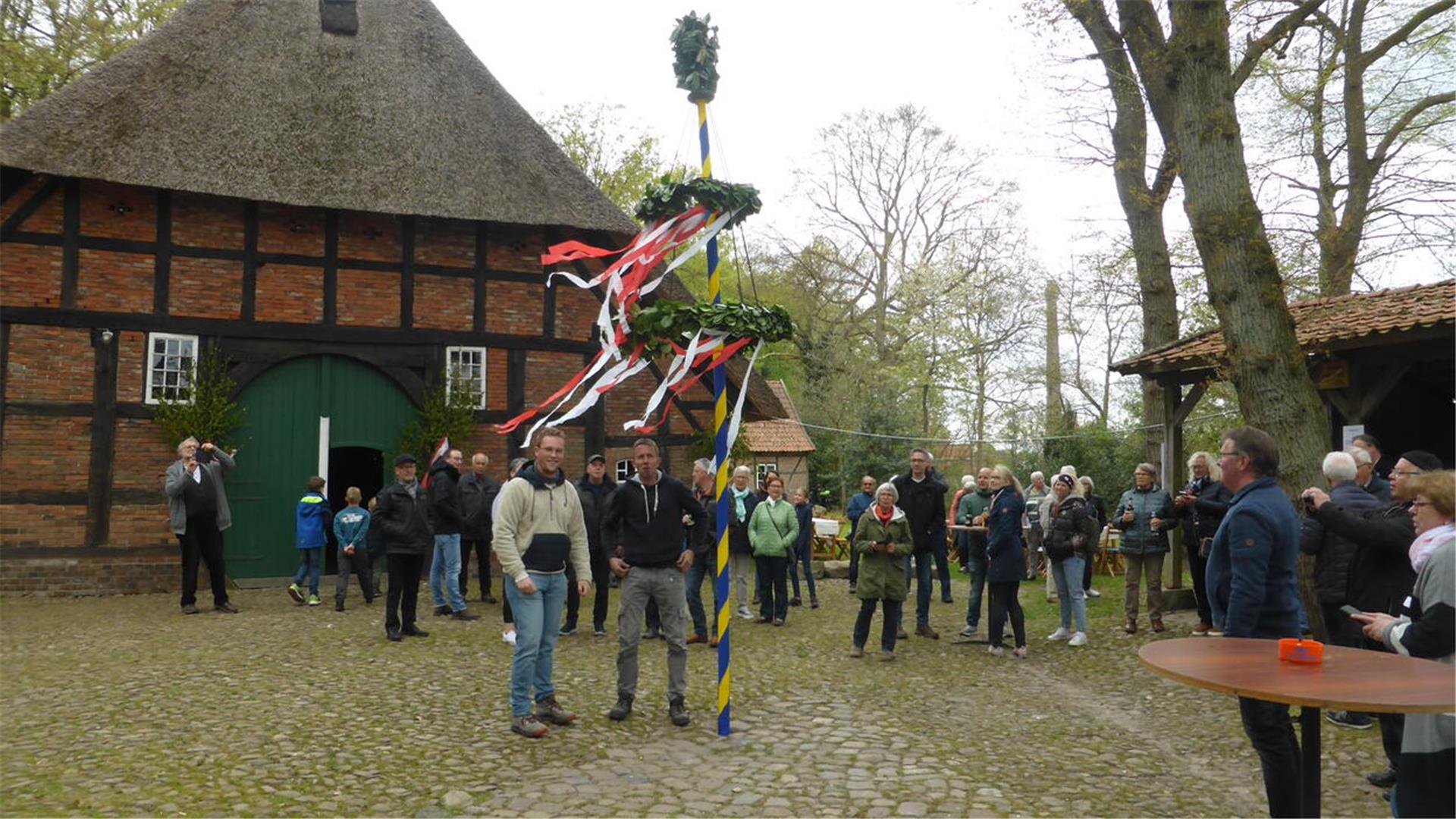 Auf dem Selsinger Heimathausgelände feiern die Heimatfreunde am 1. Mai wieder ein Maifest. Dazu ist jeder willkommen.