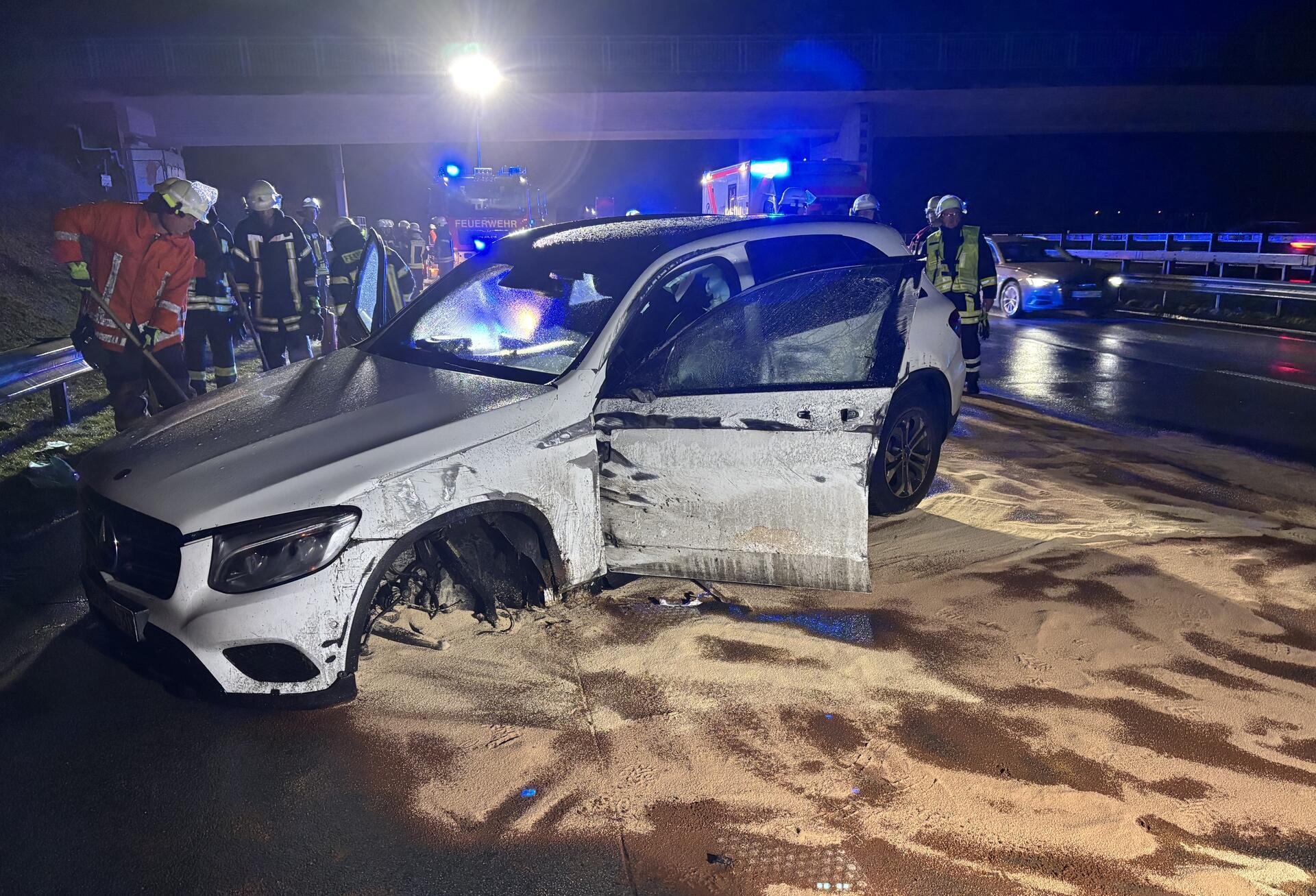 Unfallauto Mercedes-Benz auf der A1