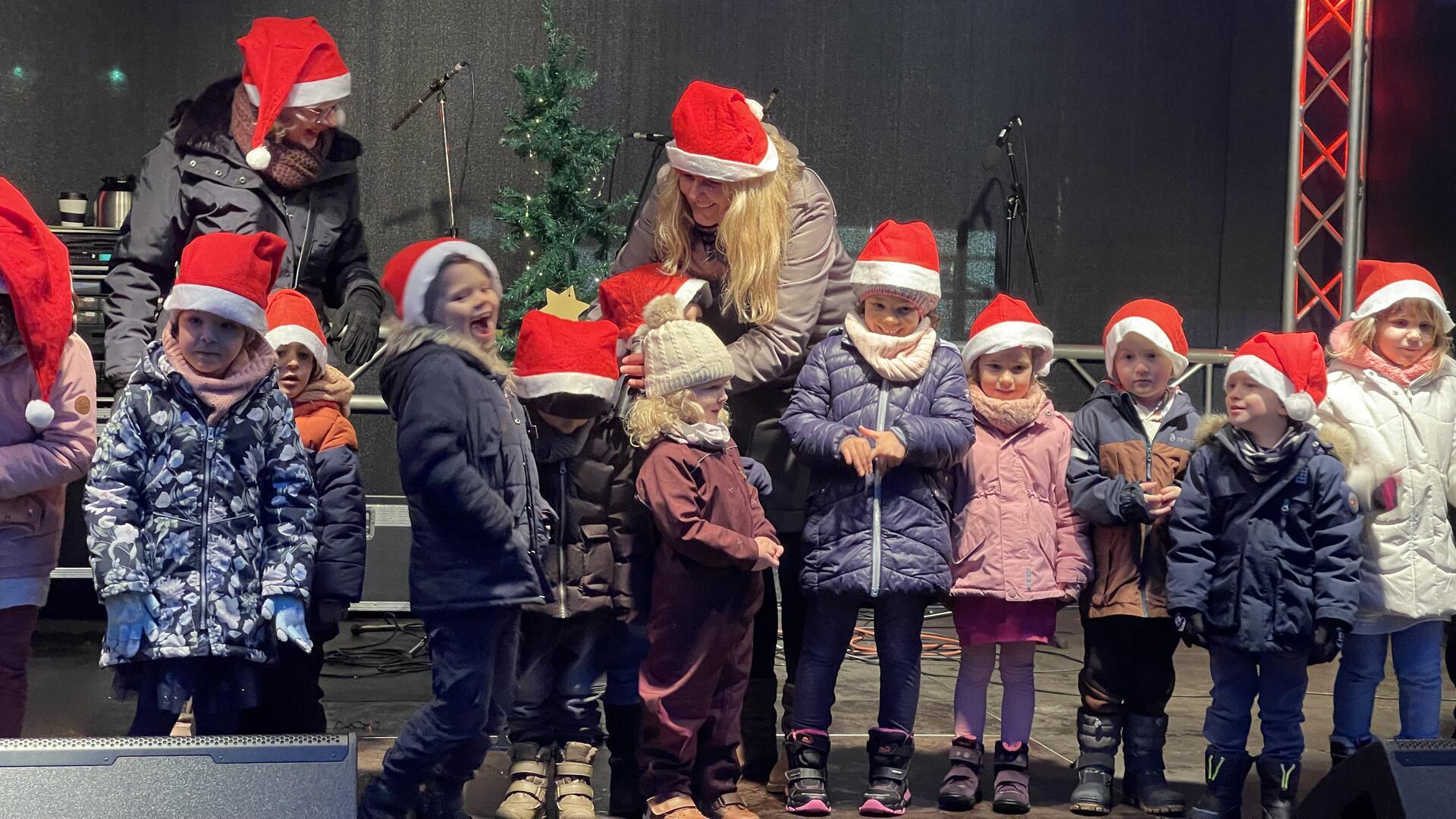 Auf der Bühne findet zeigen Kindergarten- und Schulkinder wieder viel Programm.