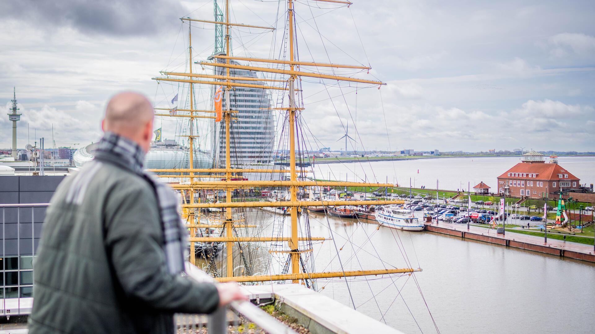 Aus der Vogelperspektive sieht der Neuen Hafen gut aus. Doch die Nahsicht zeigt, dass es ein paar Punkte für die Checkliste gibt.