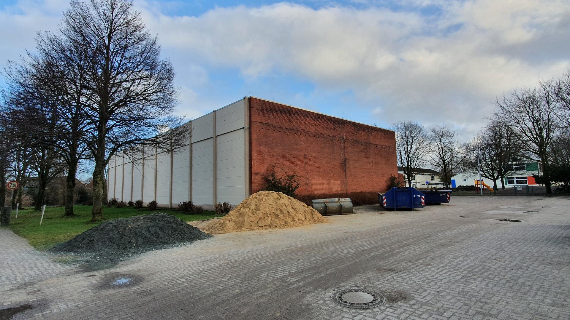 Außerschulische Nutzungsgebühren wie zum Beispiel für die Schulturnhalle Spaden, hier ein Archivbild, lehnte der Schiffdorfer Sportausschuss ab.