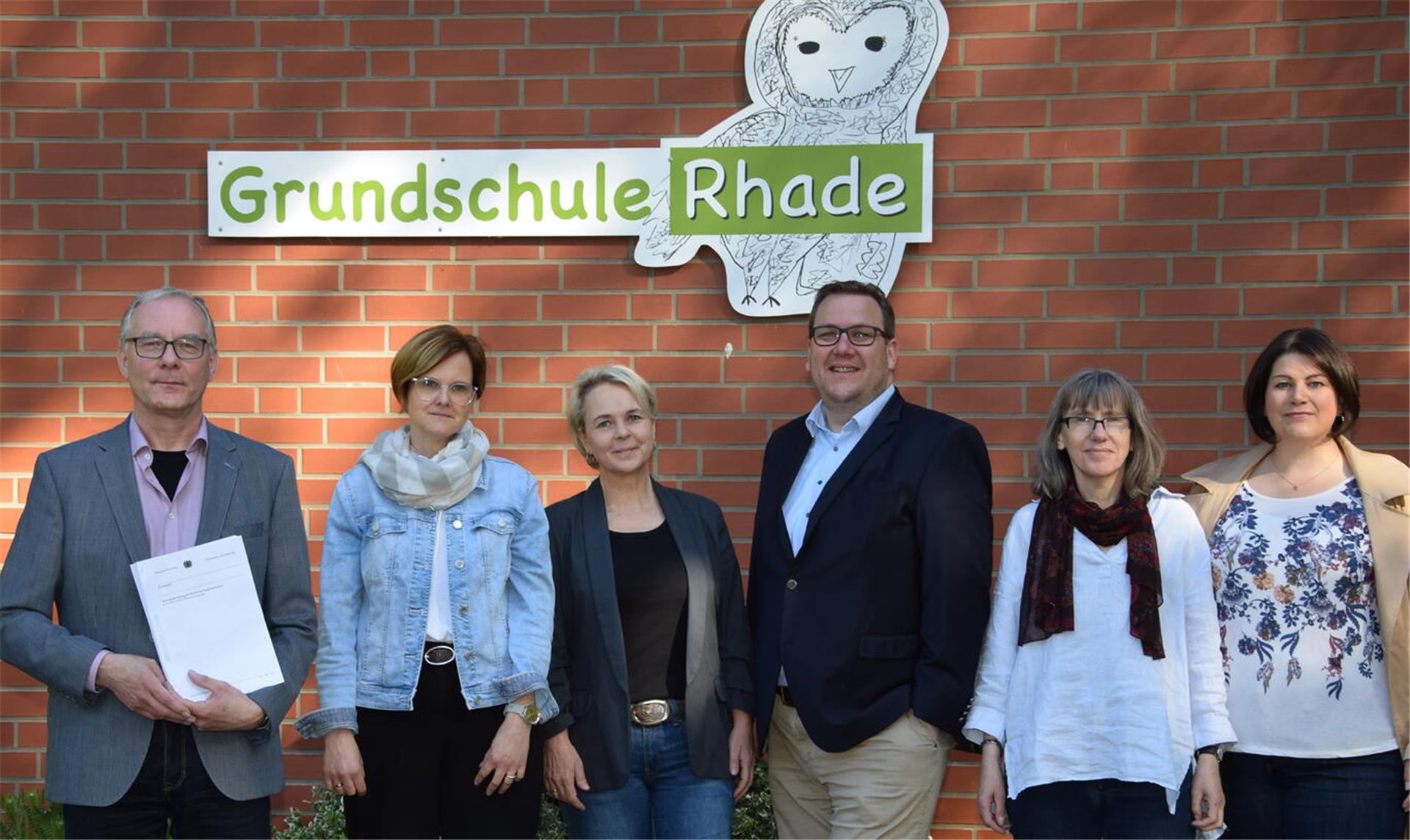 Beenden schweren Herzens, aber nach gemeinsamer Entscheidung, die Kooperation zwischen der Helga-Leinung-Schule der Lebenshilfe und der Grundschule Rhade (von Links): Gerhard Kahrs, Birgit Gramkow, Sylvia Mehrkens-Bartsch, Volker Wahlers, Andrea Wardin und Annabell Wahlers.