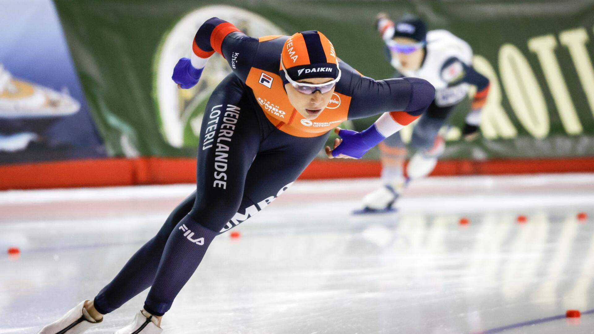 Bei der Eisschnelllauf-WM im kanadischen Calgary geht es um Tempo. Jutta Leerdam aus den Niederlanden gibt alles.