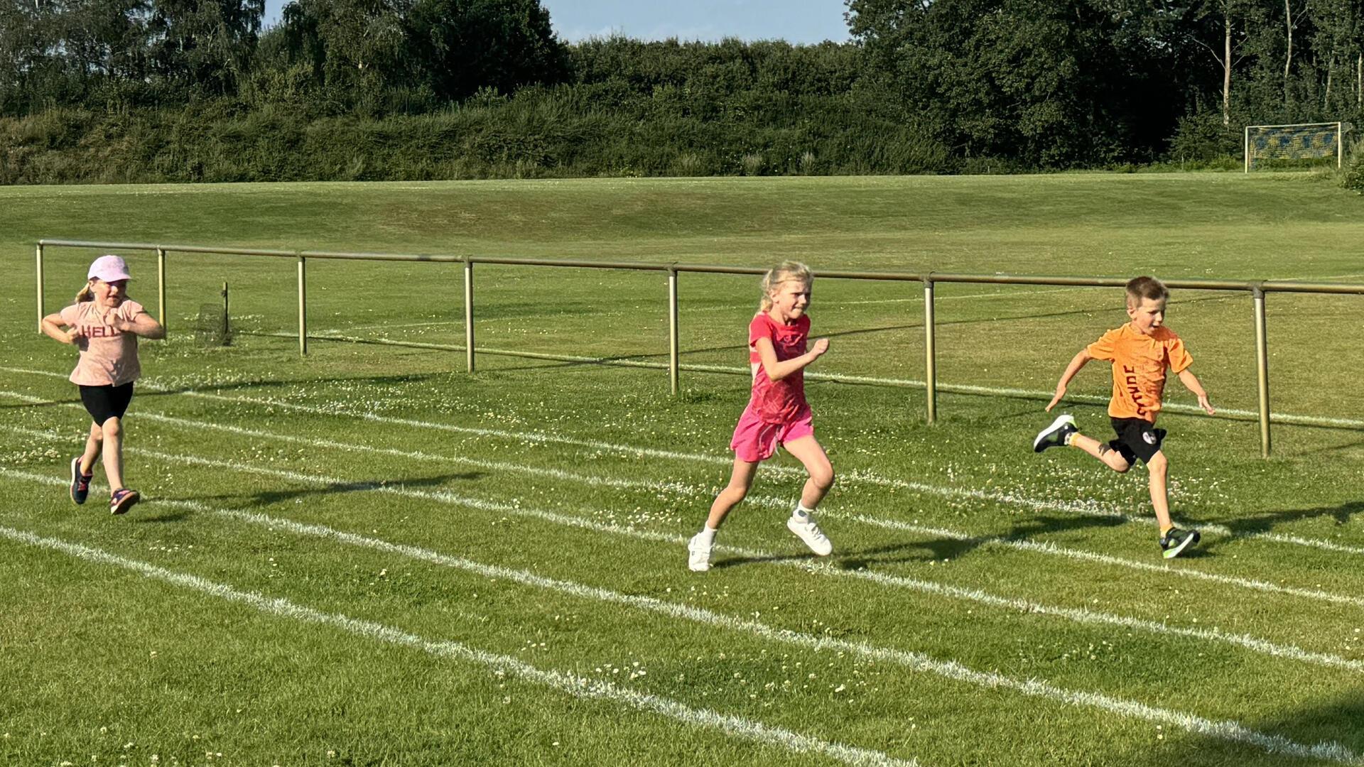 Bei der Sportabzeichenabnahme kämpfen die teilnehmenden Kinder um die beste individuelle Leistung. MTV Wilstedt kombiniert diese Möglichkeit mit einer Ferienaktion.