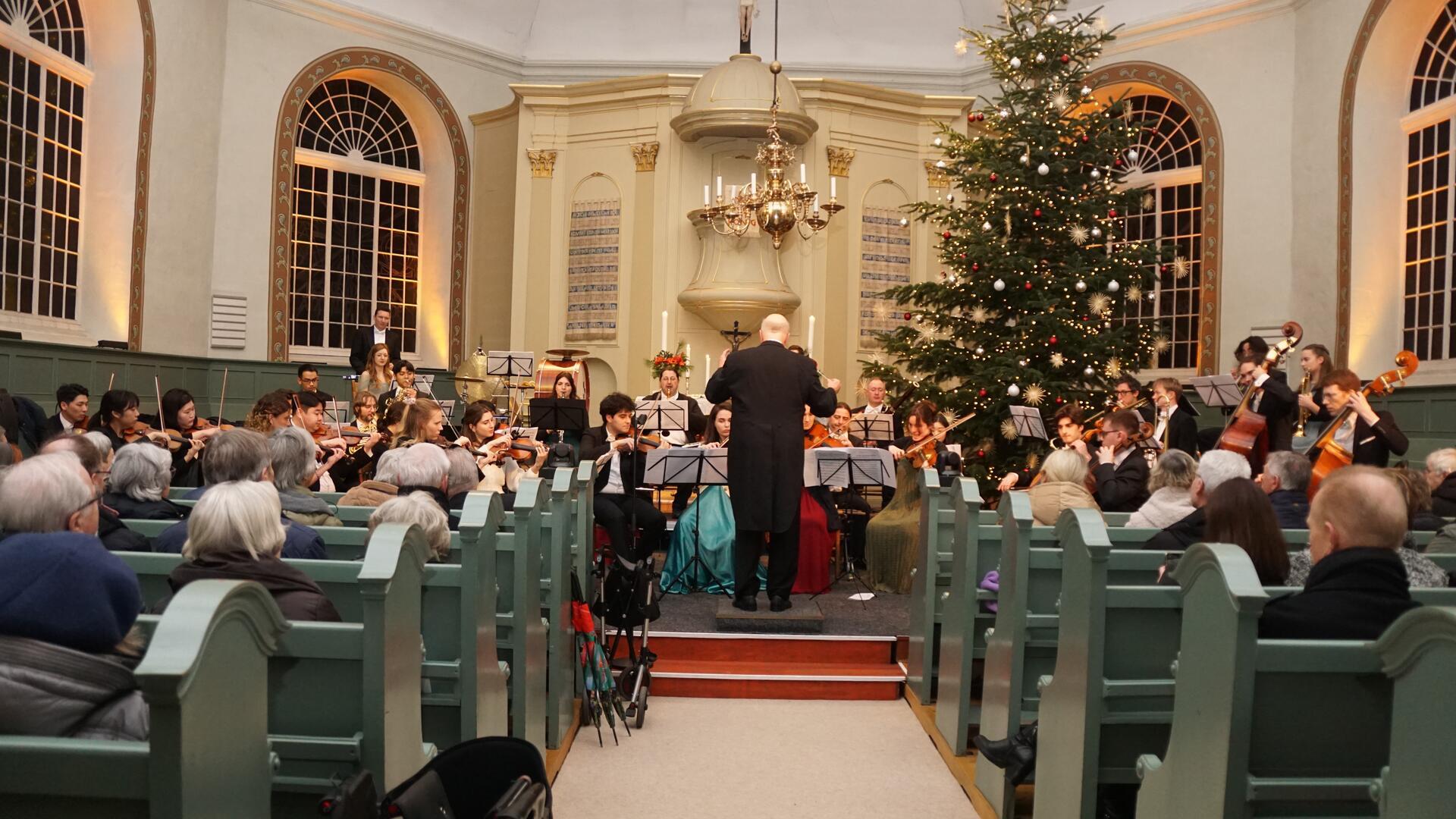 Beim traditionellen Neujahrskonzert der Jungen Philharmonie Köln war die Liboriuskirche bis auf den letzten Platz besetzt.