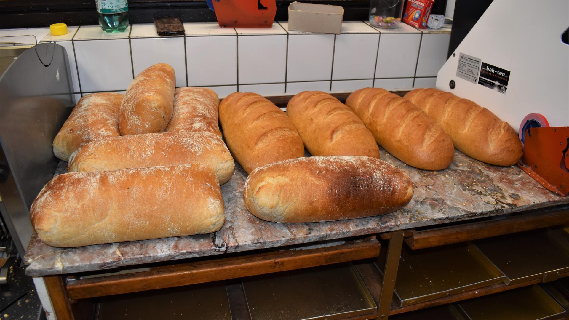 Brot aus eigener Herstellung - Miroslaw Stawarz aus Köhlen hat den Beruf des Bäckers mit Leidenschaft ausgeübt. Doch das Geschäft rechnet sich nicht mehr. 