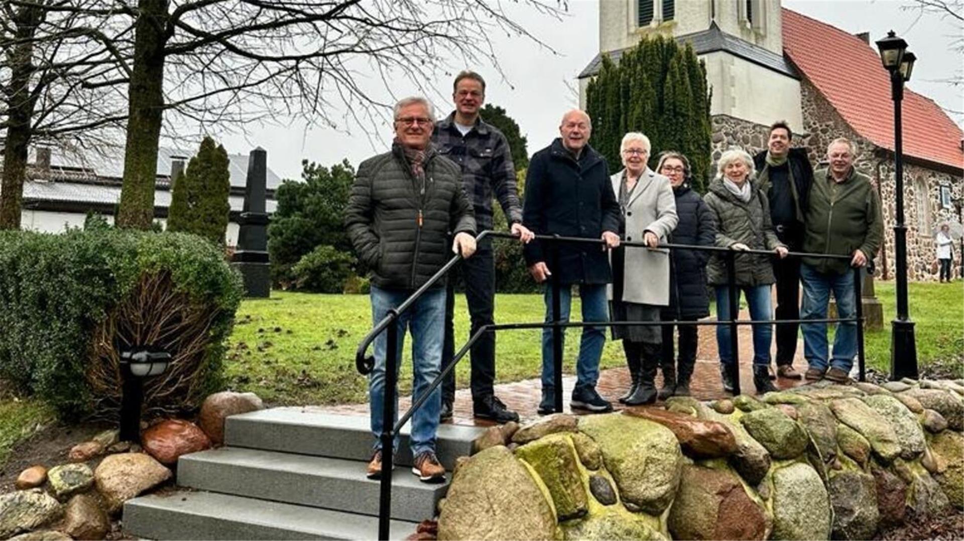 Neuer Aufgang zum Holßeler Kirchhof 