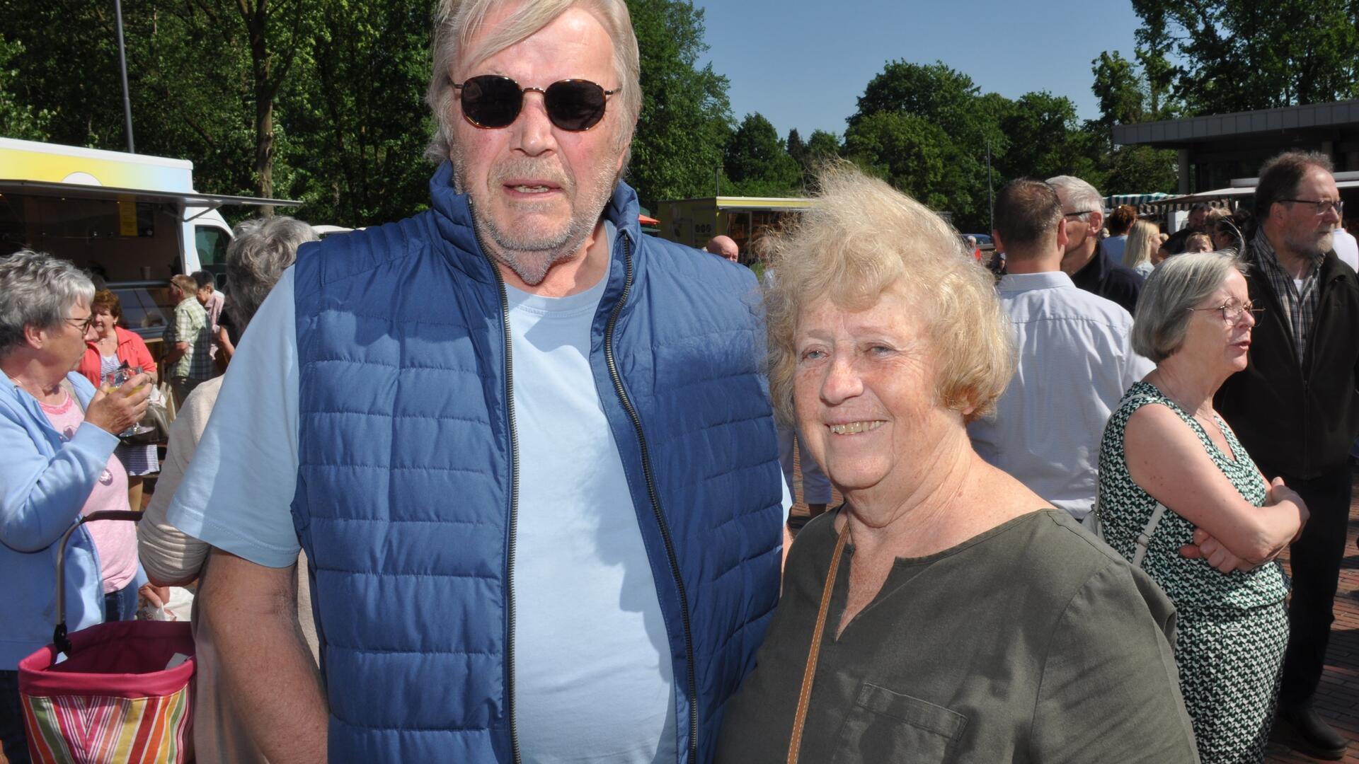 10 Jahre BürgerBus Gnarrenburg: Infostand beim Wochenmarkt