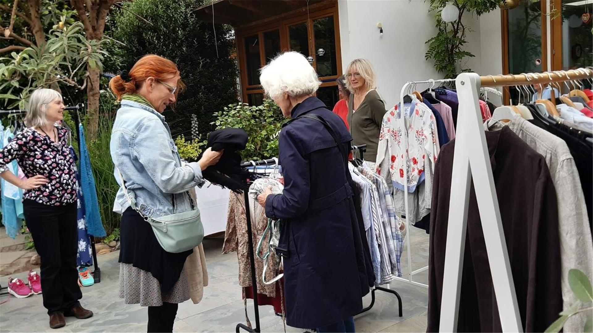  Kleidertauschmarkt im Glashaus Dorum
