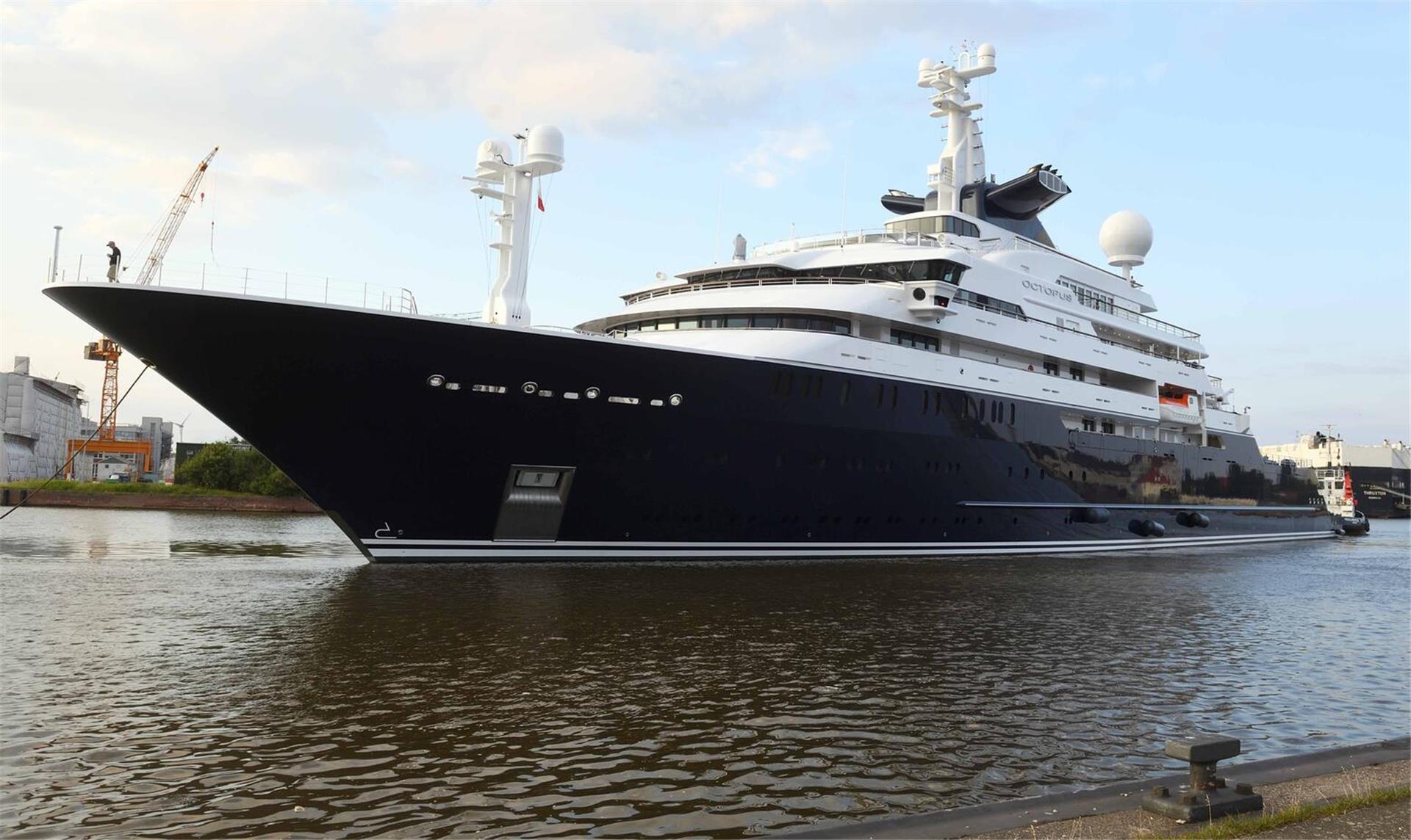 Nach neun Monaten: Die Megayacht „Octopus“ hat Bremerhaven verlassen