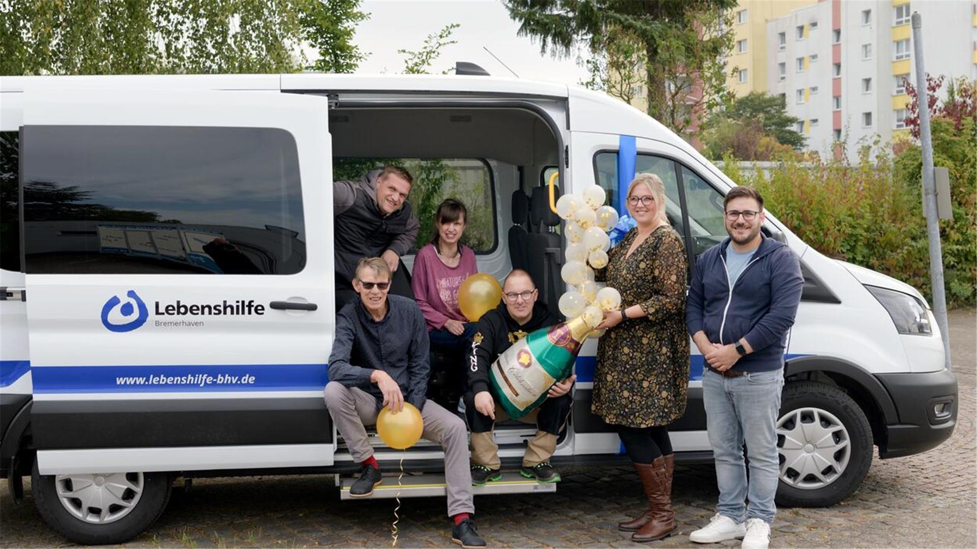 Band der Lebenshilfe freut sich über neuen Bus