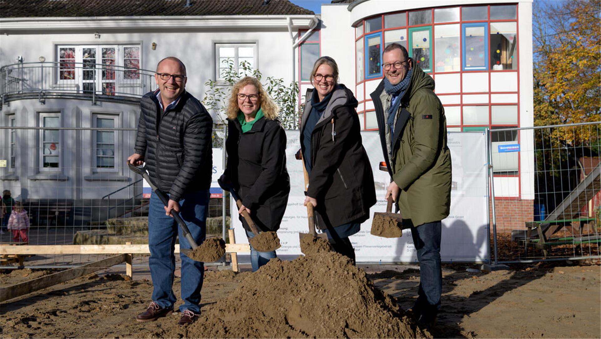 Erster Spatenstich von Krippenneubau