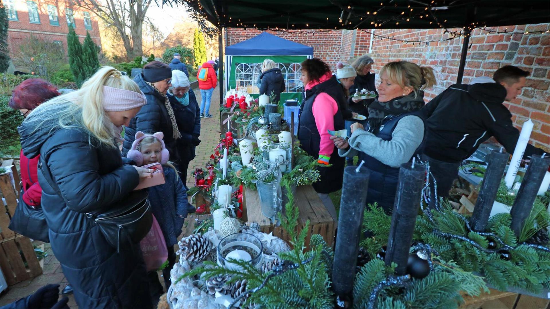 Stand beim Sandstedter Adventsmarkt