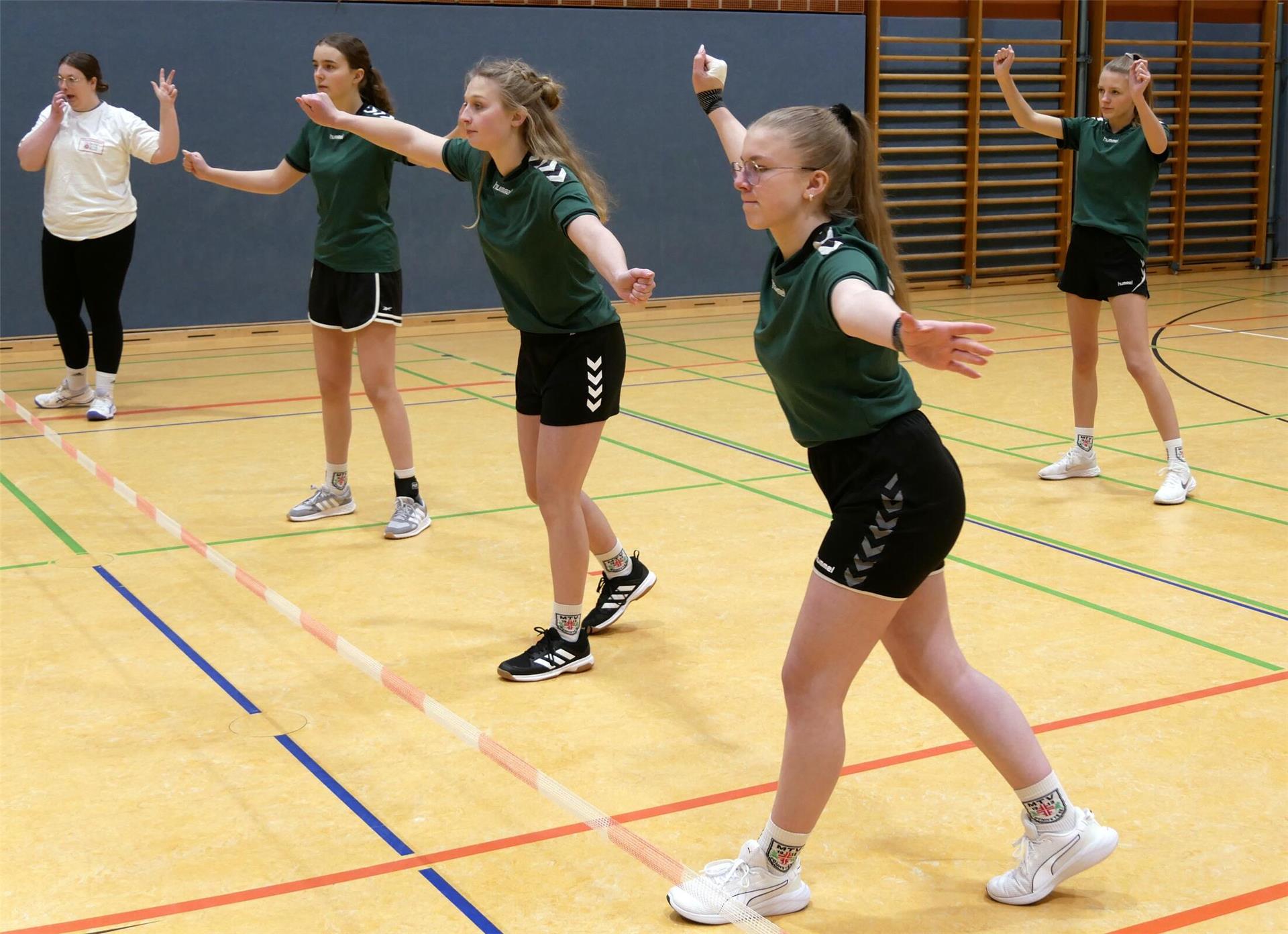 Bis zur zweiten Spielhälfte stand der Wohnster Abwehrblock, dann bröckelte er. Mit 37:31 gewannen die Sottrumer Juniorinnen und wurden Landesmeister.