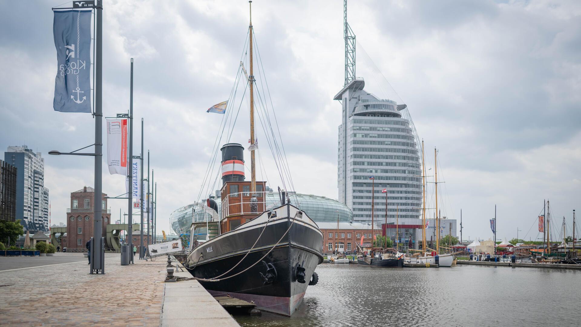 Dampfschiff "Welle" im Neuen Hafen