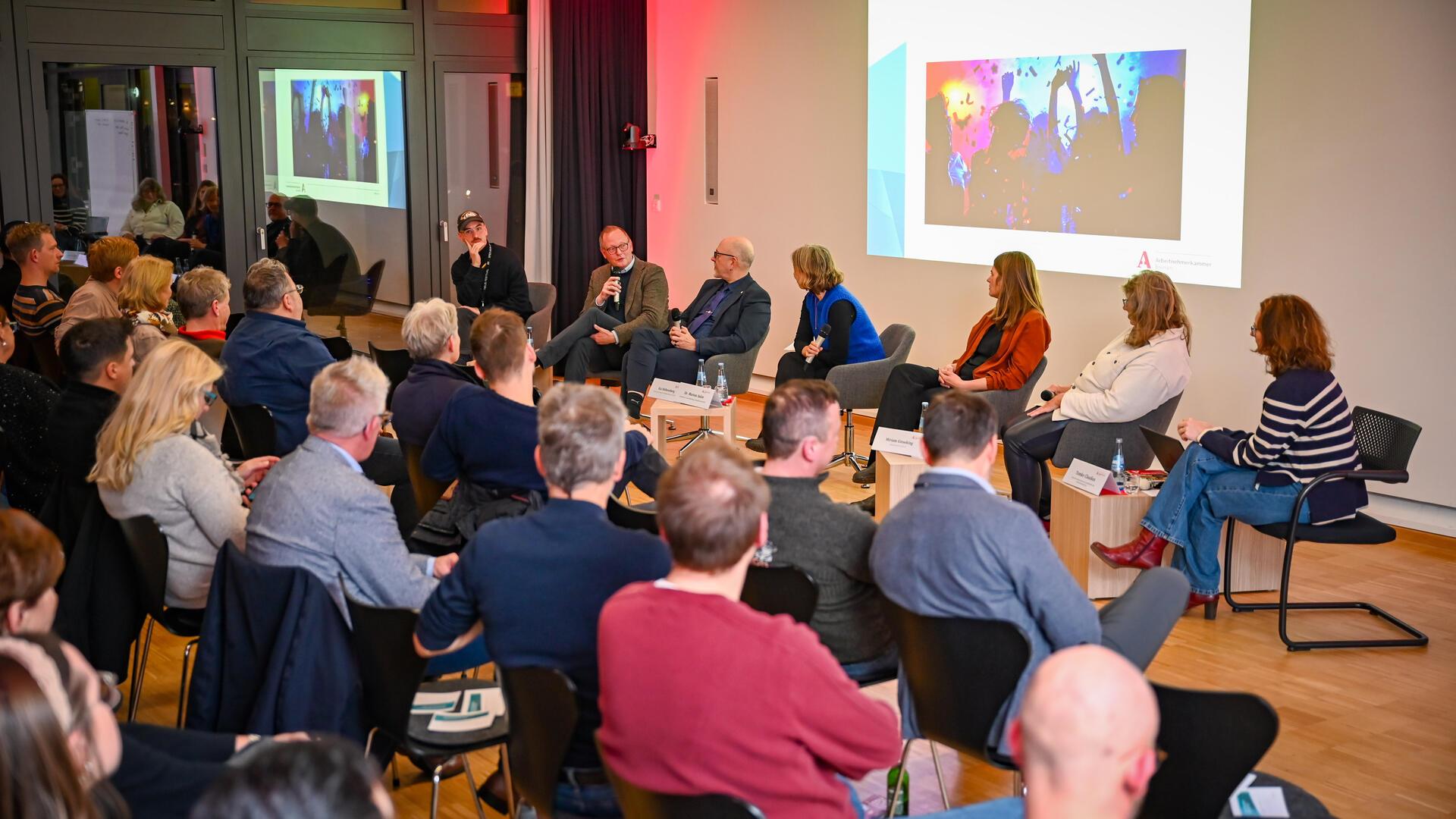 Bremerhaven by Night: Nachtleben als Standortfaktor für junge Fachkräfte? Gesprächsabend in der Arbeitnehmerkammer mit Menschen aus Kunst, Gastronomie und Poltik.