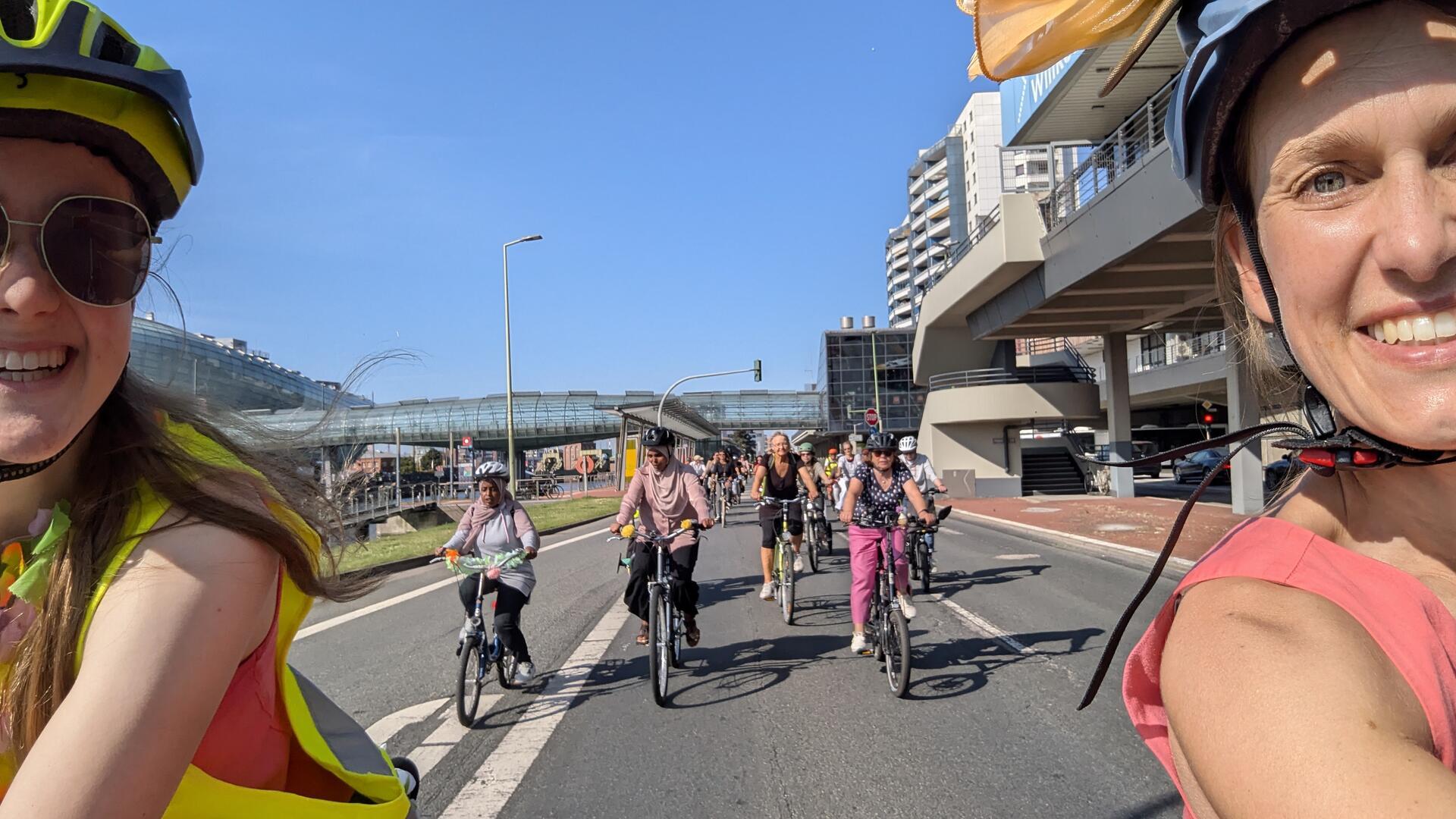 Bremerhavens erster Fishtown Women Bike Ride rollte während der Mobilitätswoche durch die Stadt.