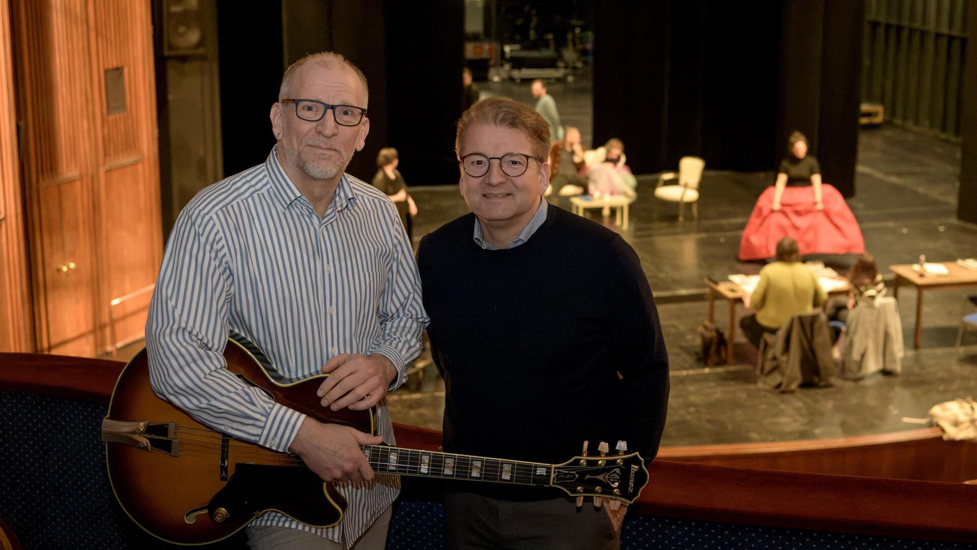 Zwei Menschen im Theater