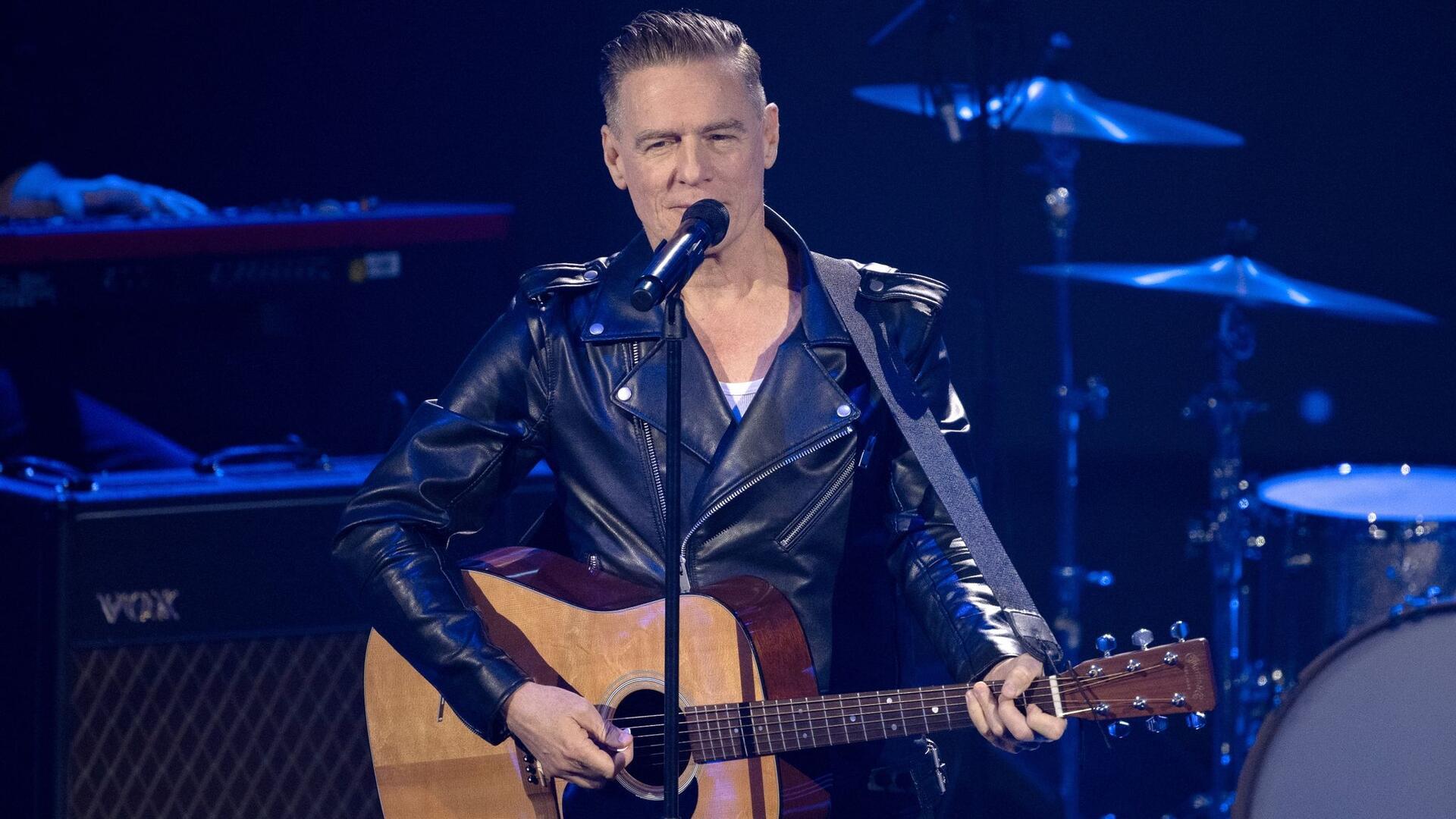 Bryan Adams geht auf „So Happy It Hurts Tour“.