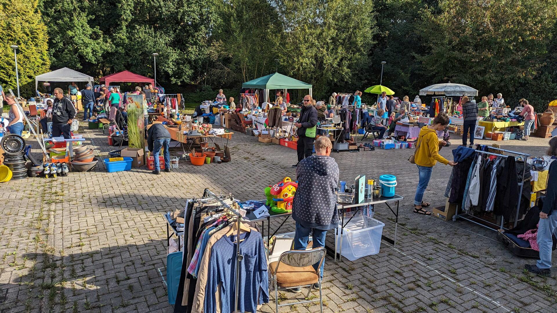 Buntes Treiben auf dem Flohmarkt beim Cultimo.