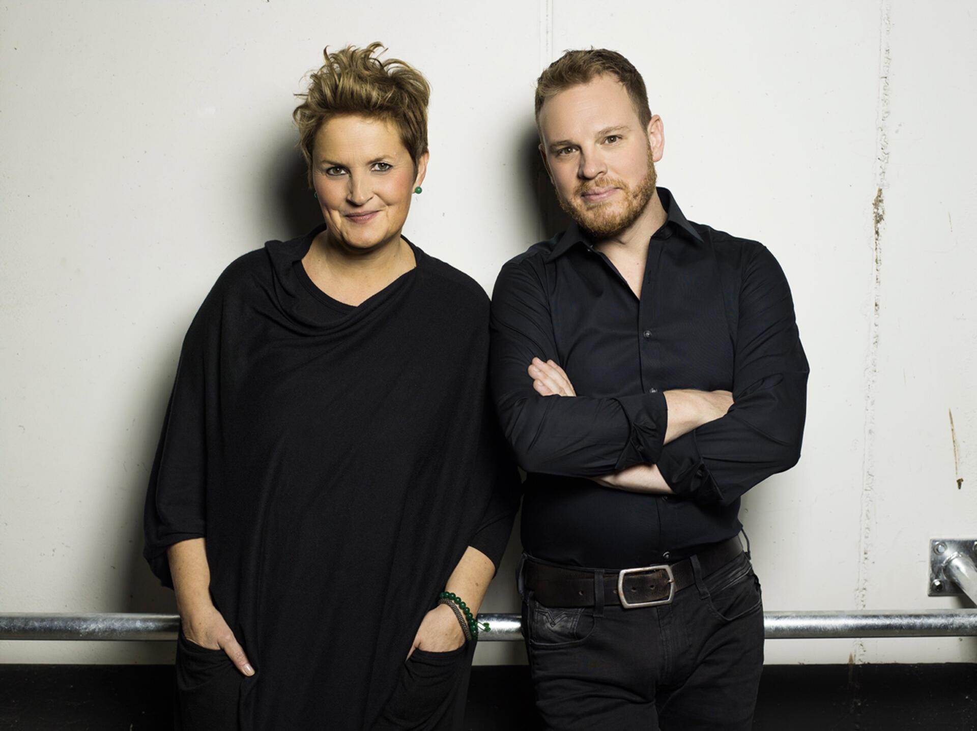 Christina Brudereck (Text und Gesang) und Ben Seipel (Piano) sind das Duo „2Flügel“.