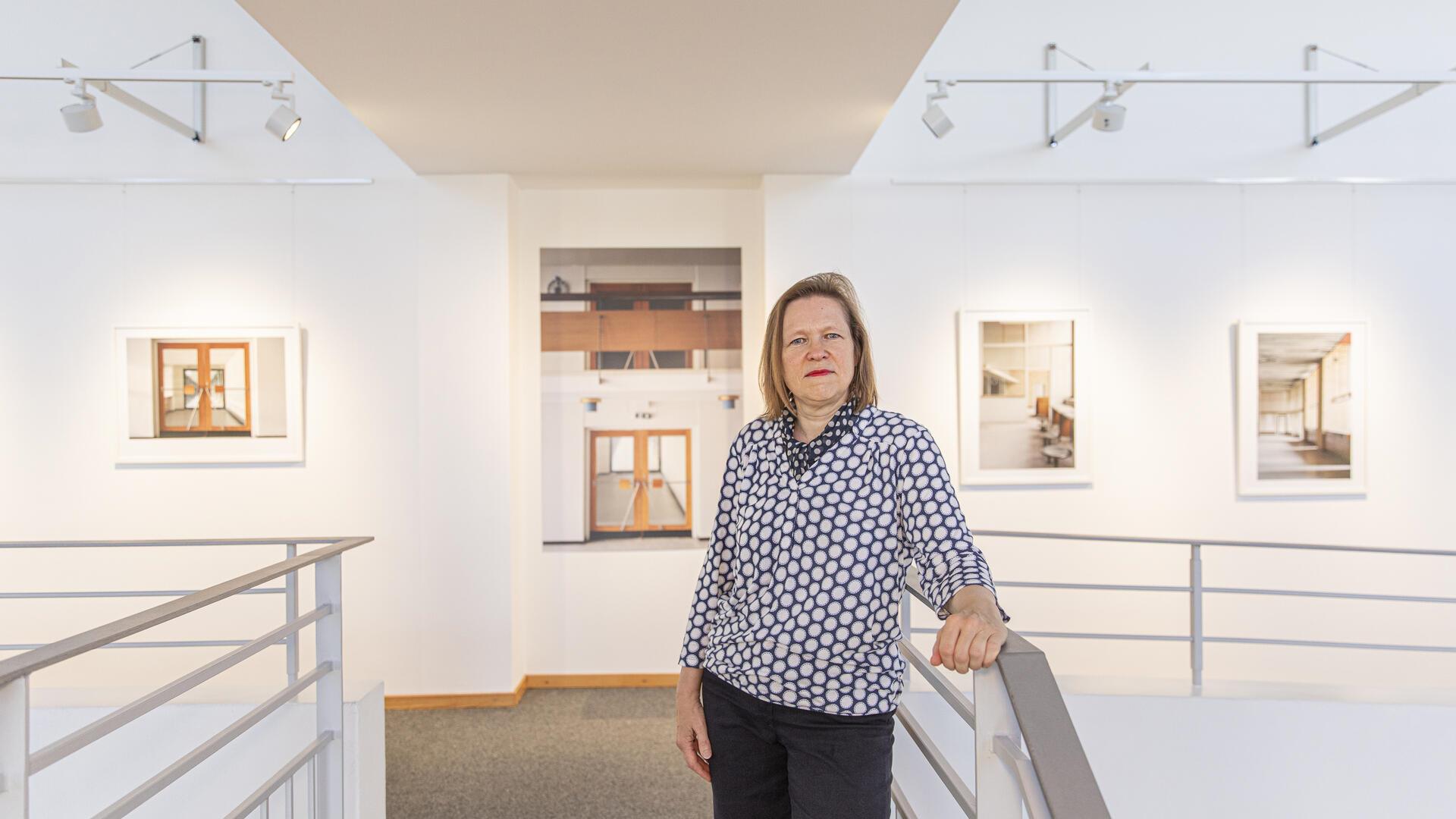 Christine Kisorsy fängt auf ihren Fotografien die lichtdurchflutete Architektur des Columbusbahnhofs ein.