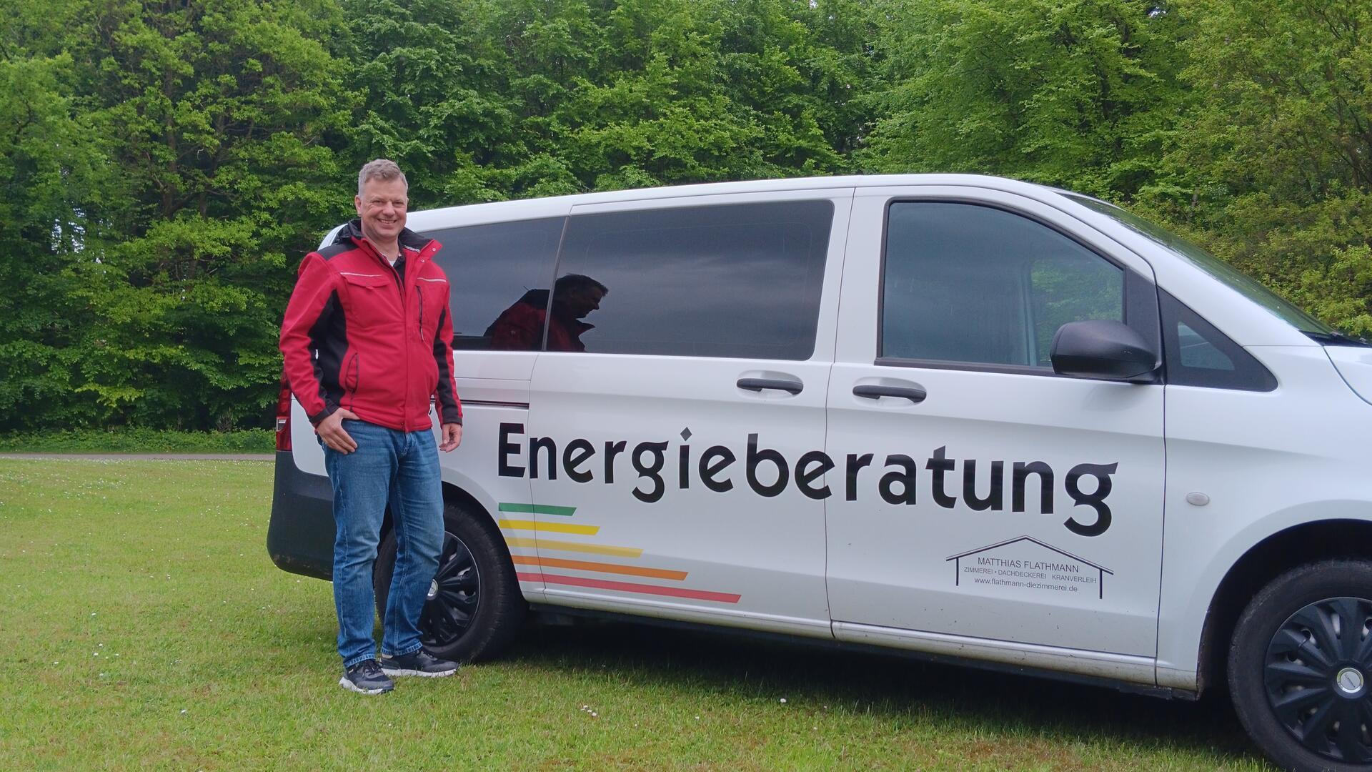 Christopher Buck aus Gnarrenburg referiert darüber, wie Wohngebäude energetisch gebaut oder saniert werden können und wo die ersten Hürden bestehen. Veranstalter ist die ehrenamtliche Gruppe KlikKS Gnarrenburg (Klimaschutz in kleinen Kommunen und Stadtteilen).