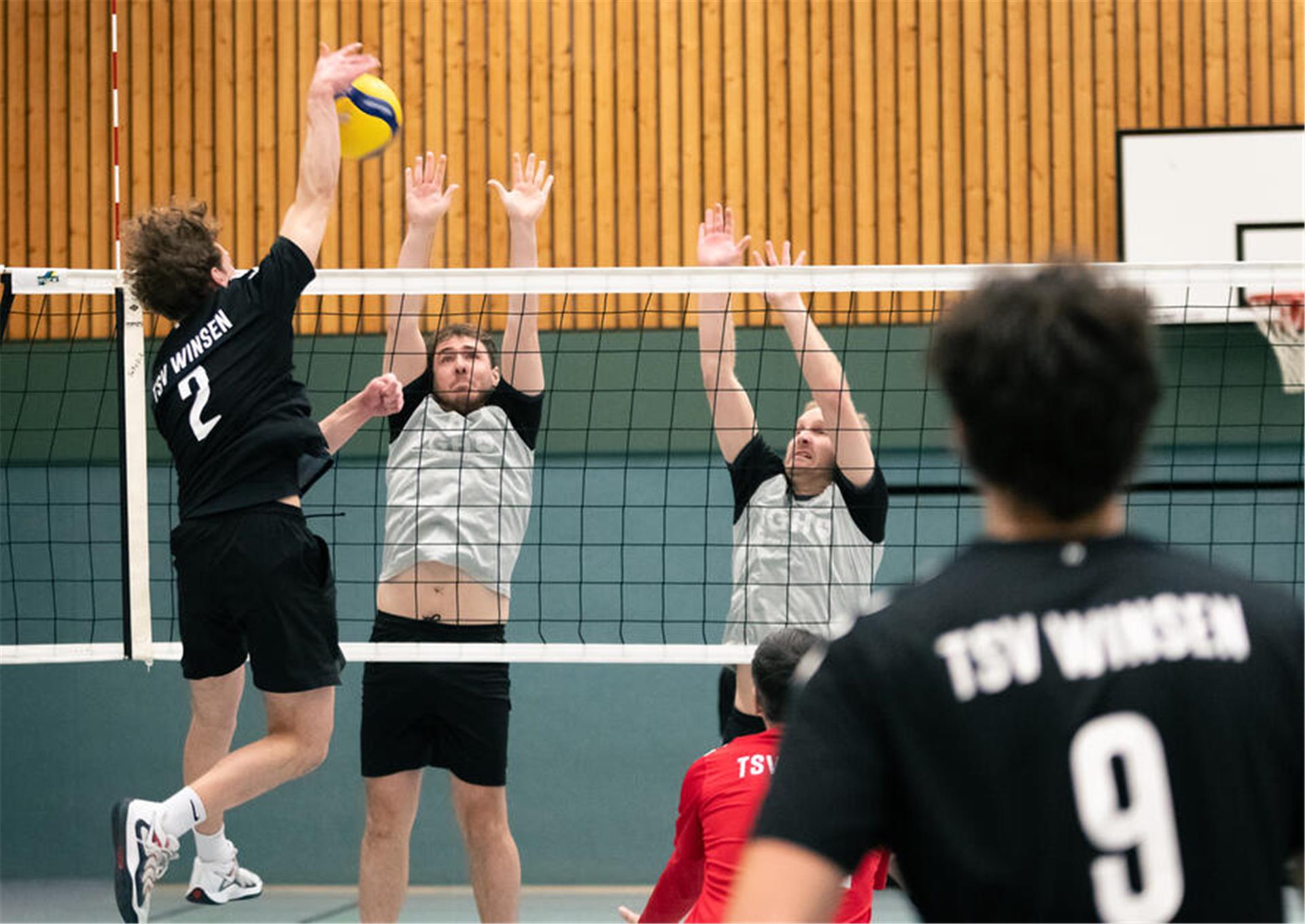 Daniel Schreiber und Jan-Christoph Viebrock im Block beim Spiel gegen den TSV Winsen. In Lüneburg stand die Abwehr des MTV noch deutlich stärker unter Druck.