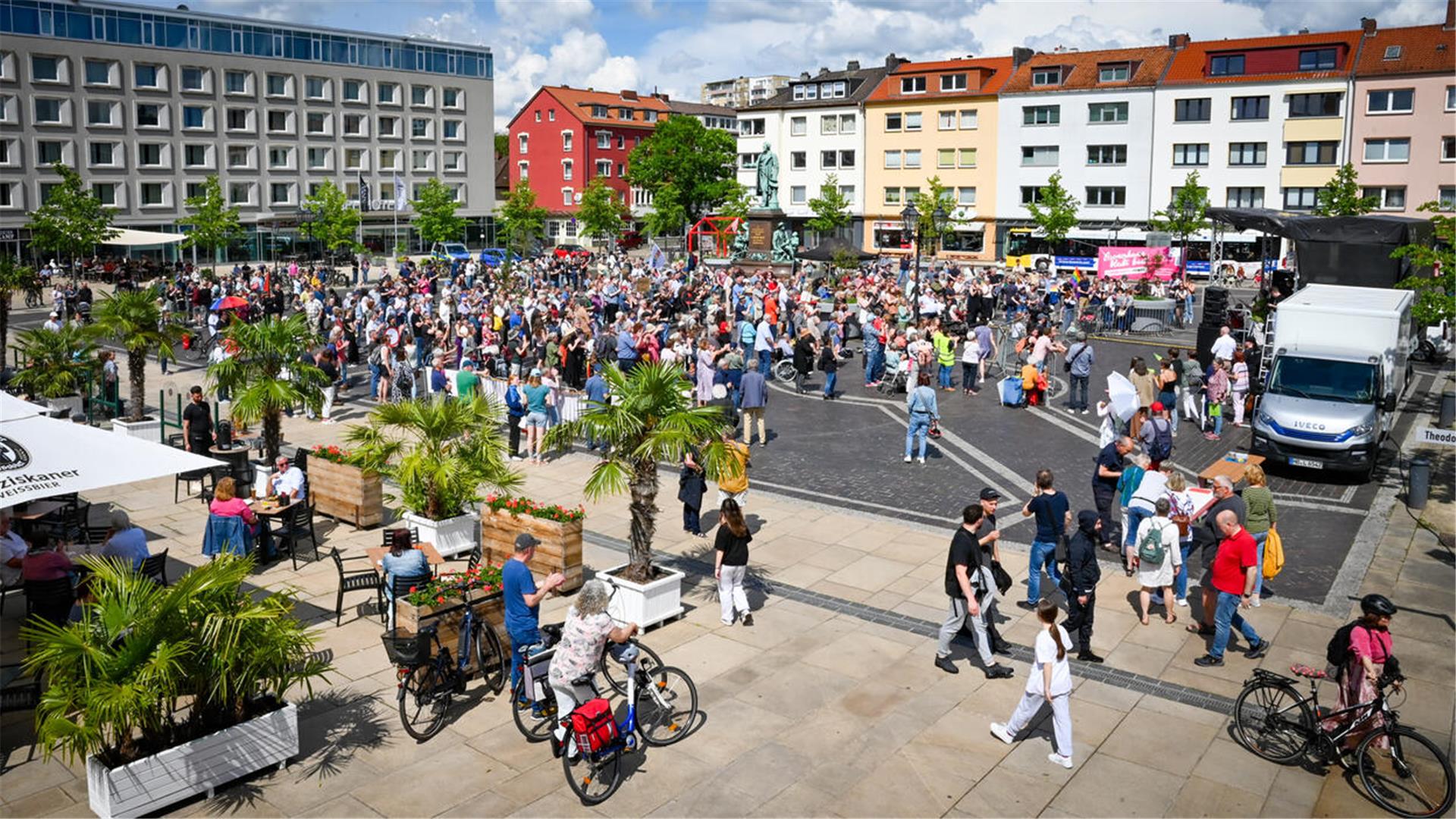 Das Aktionsbündnis "Bremerhaven bleibt bunt" und das Kulturamt stellten ein Programm auf die Beine. 