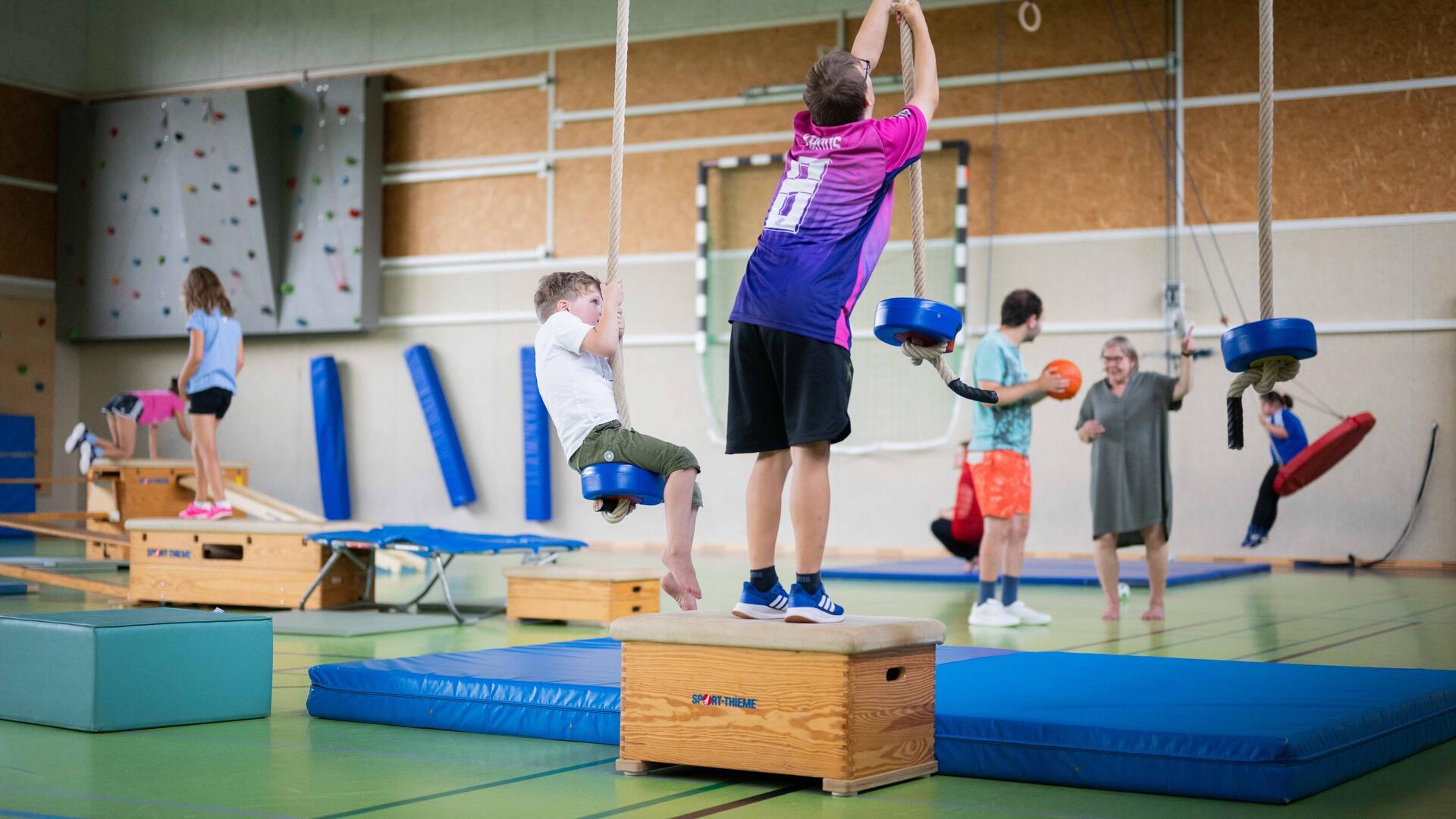 Das Angebot „Turnen und Spielen integrativ“ des OSC Bremerhaven läuft in der Sporthalle der Gaußschulen. 