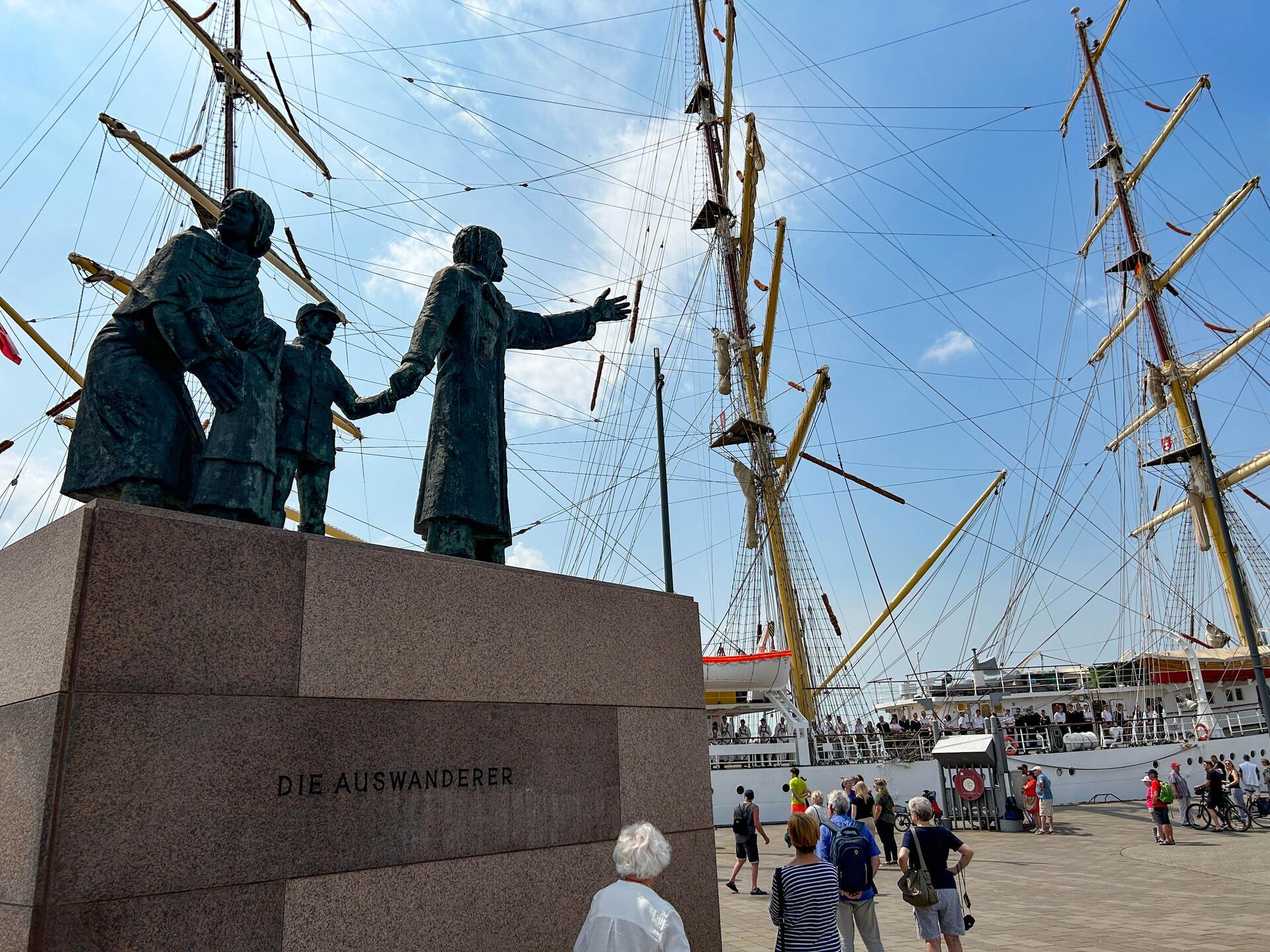  Auswandererdenkmal  Bremerhaven Menschen