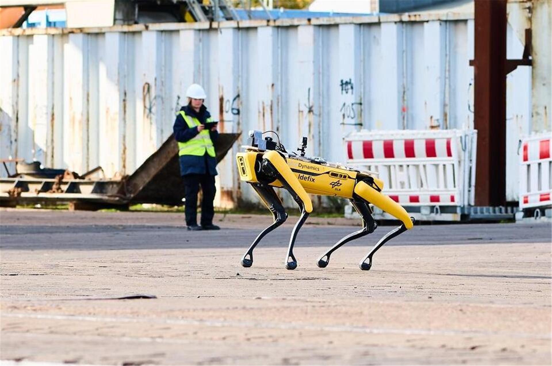 Ein Roboter-Hund im Hafeneinsatz