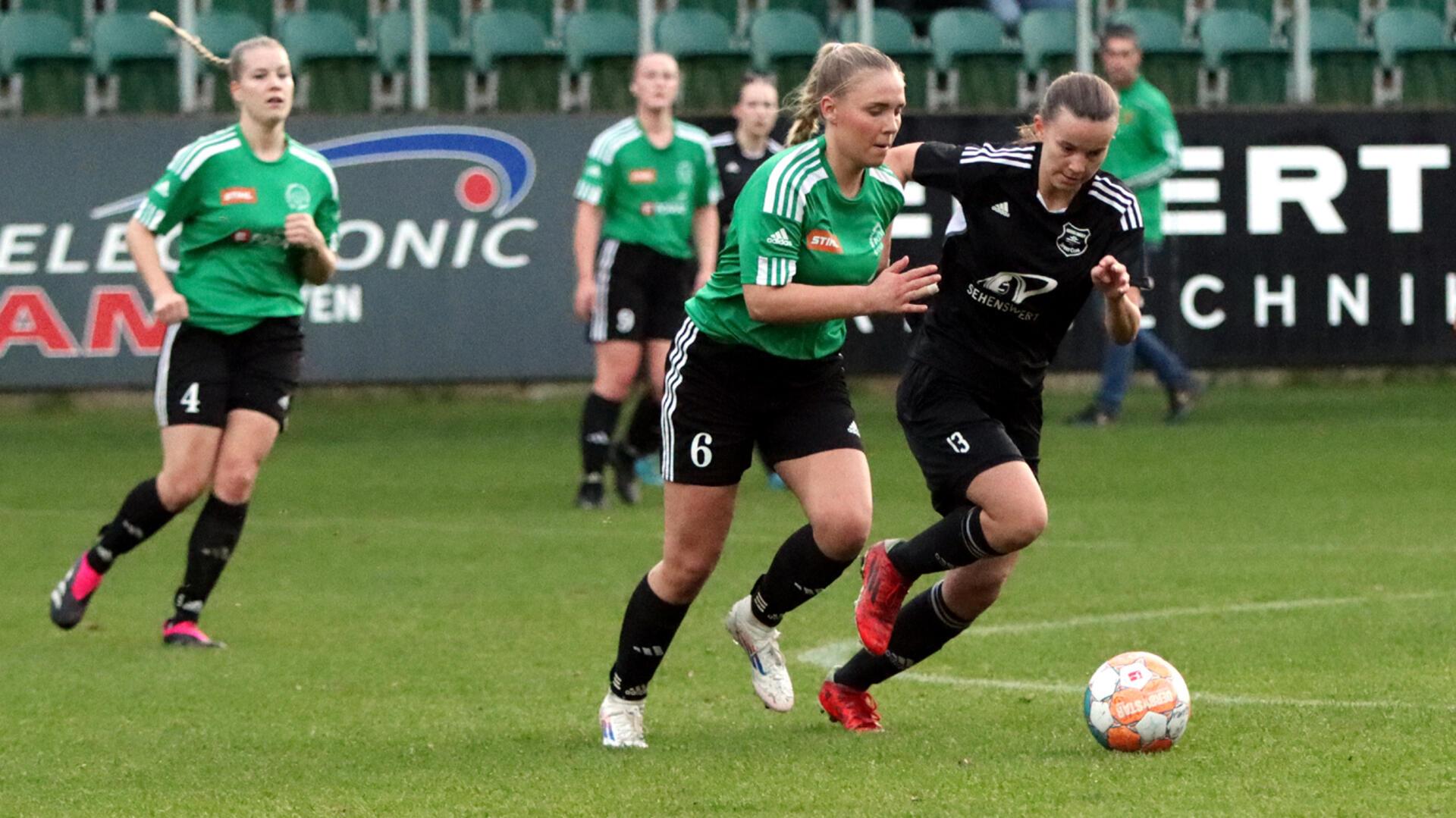 Das Derby in Heeslingen wurde für Titelaspirant Anderlingen/Byhusen, hier Lina Treu gegen Marlene Künne, zur Kraftprobe.