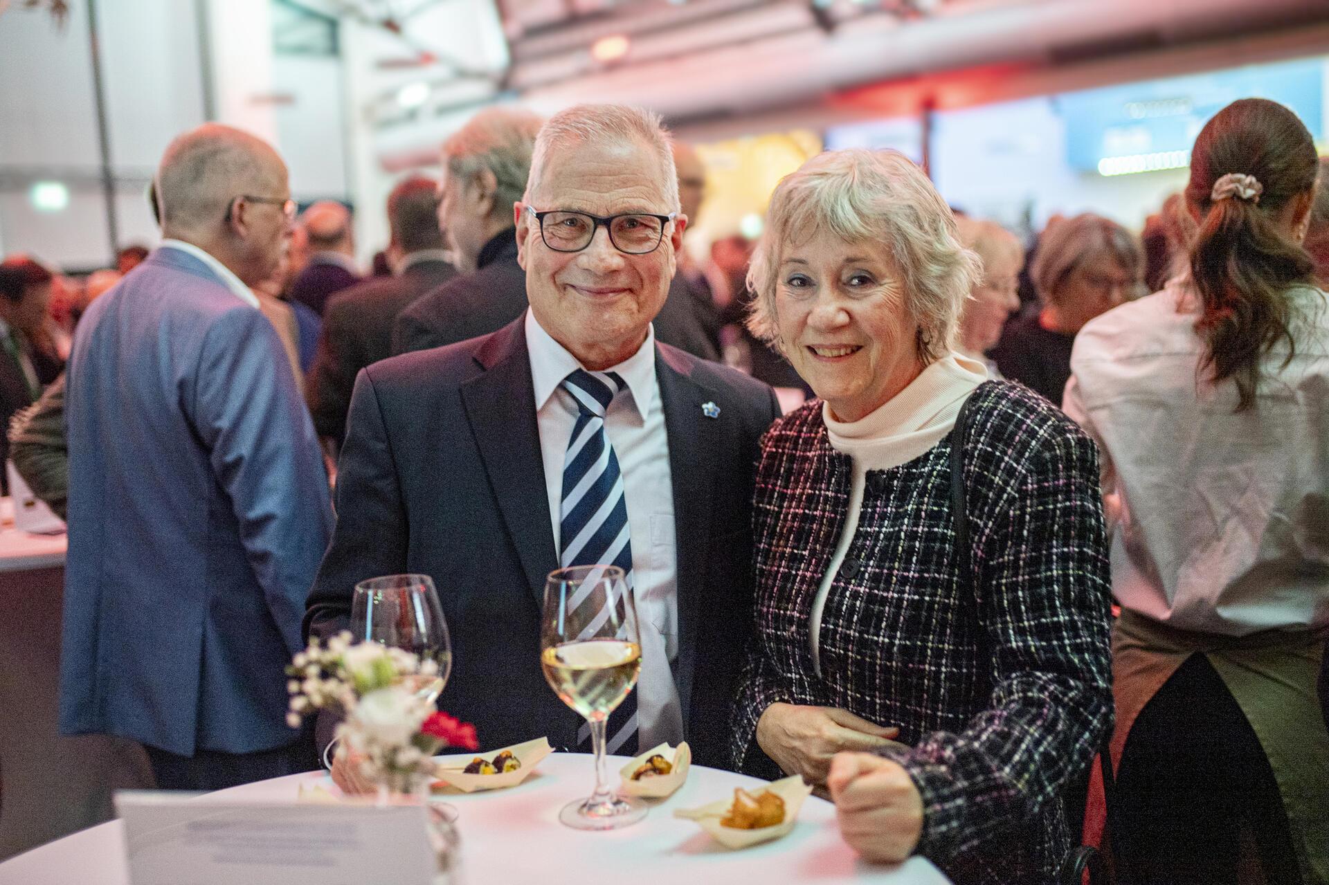 Das Ehepaar Ingrid und Dietmar Werstler vom Volksbund Deutsche Kriegsgräberfürso...